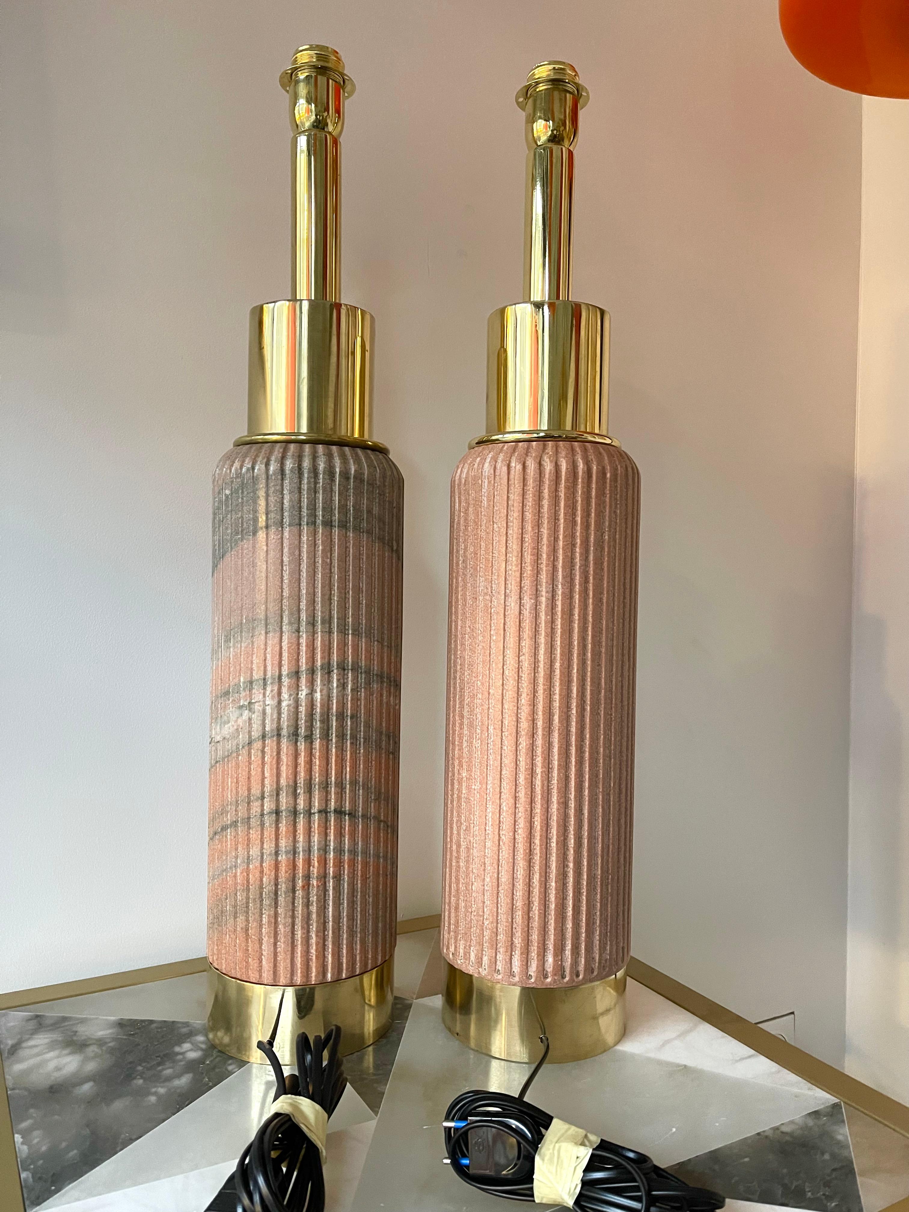 Contemporary Pair of Brass Lamps Pink Granite Stone, Italy For Sale 2