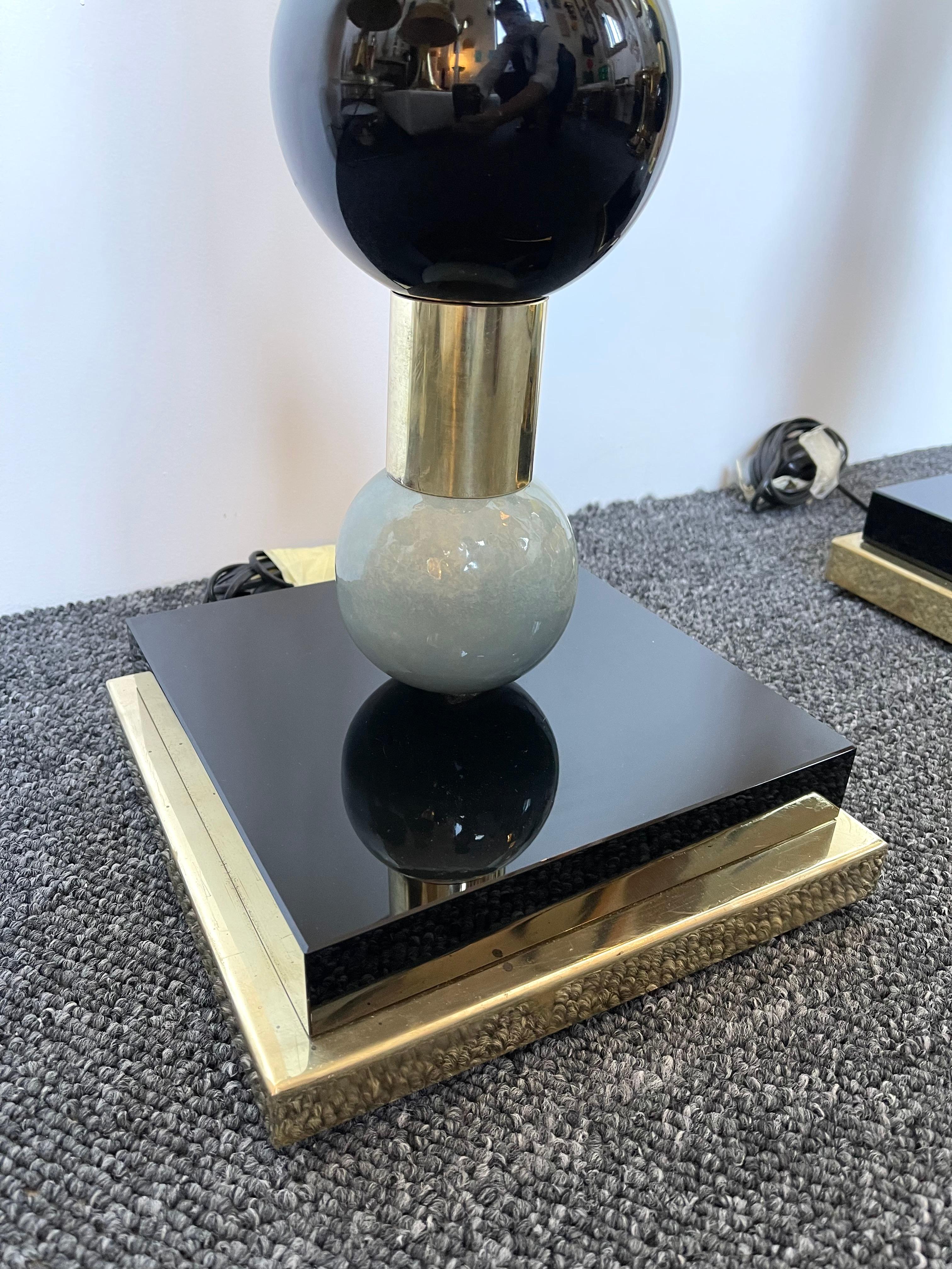 Contemporary Pair of Brass Murano Glass and Ceramic Ball Lamps, Italy For Sale 1