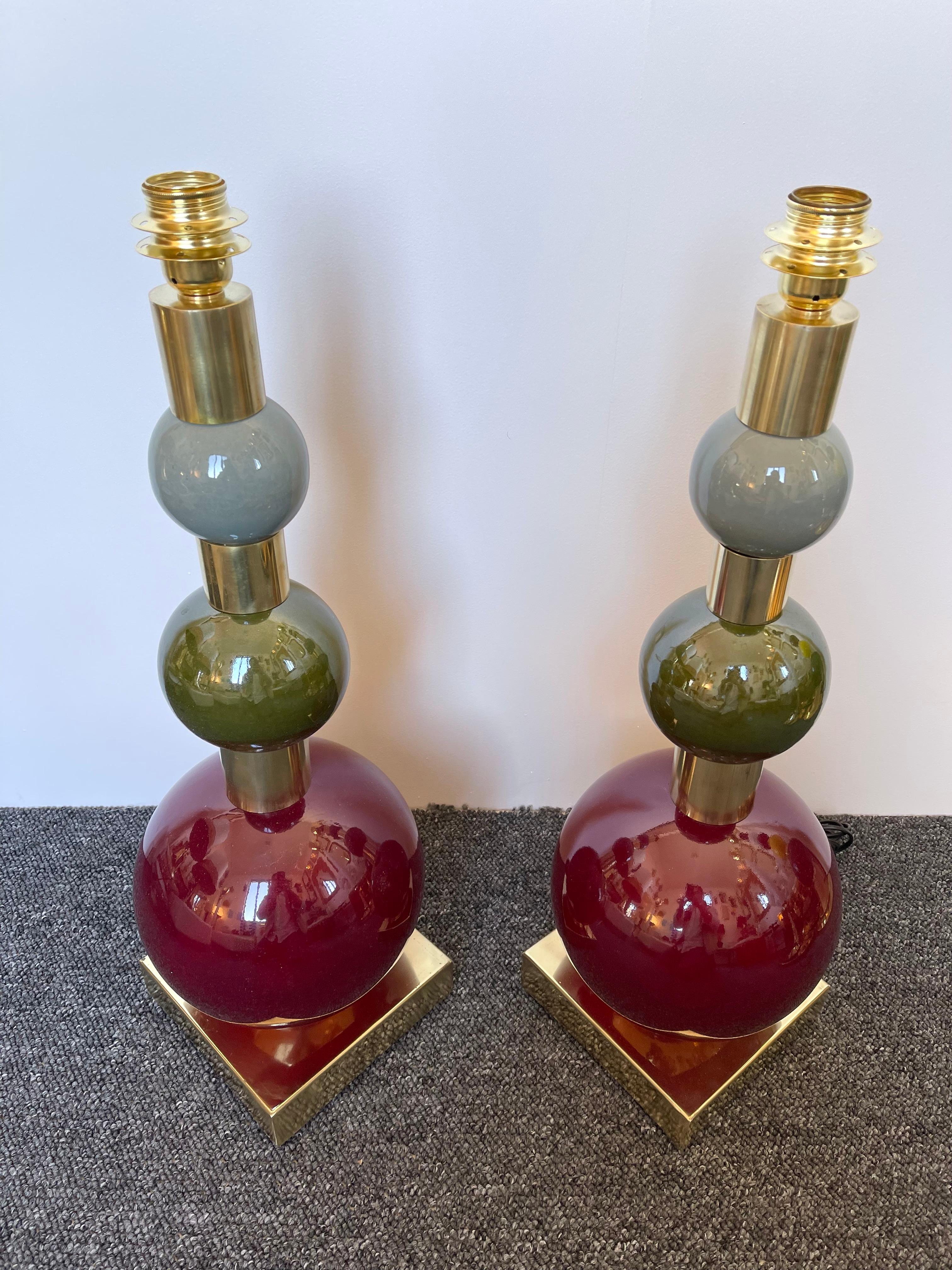 Contemporary Pair of Brass Murano Glass and Ceramic Ball Lamps, Italy For Sale 2