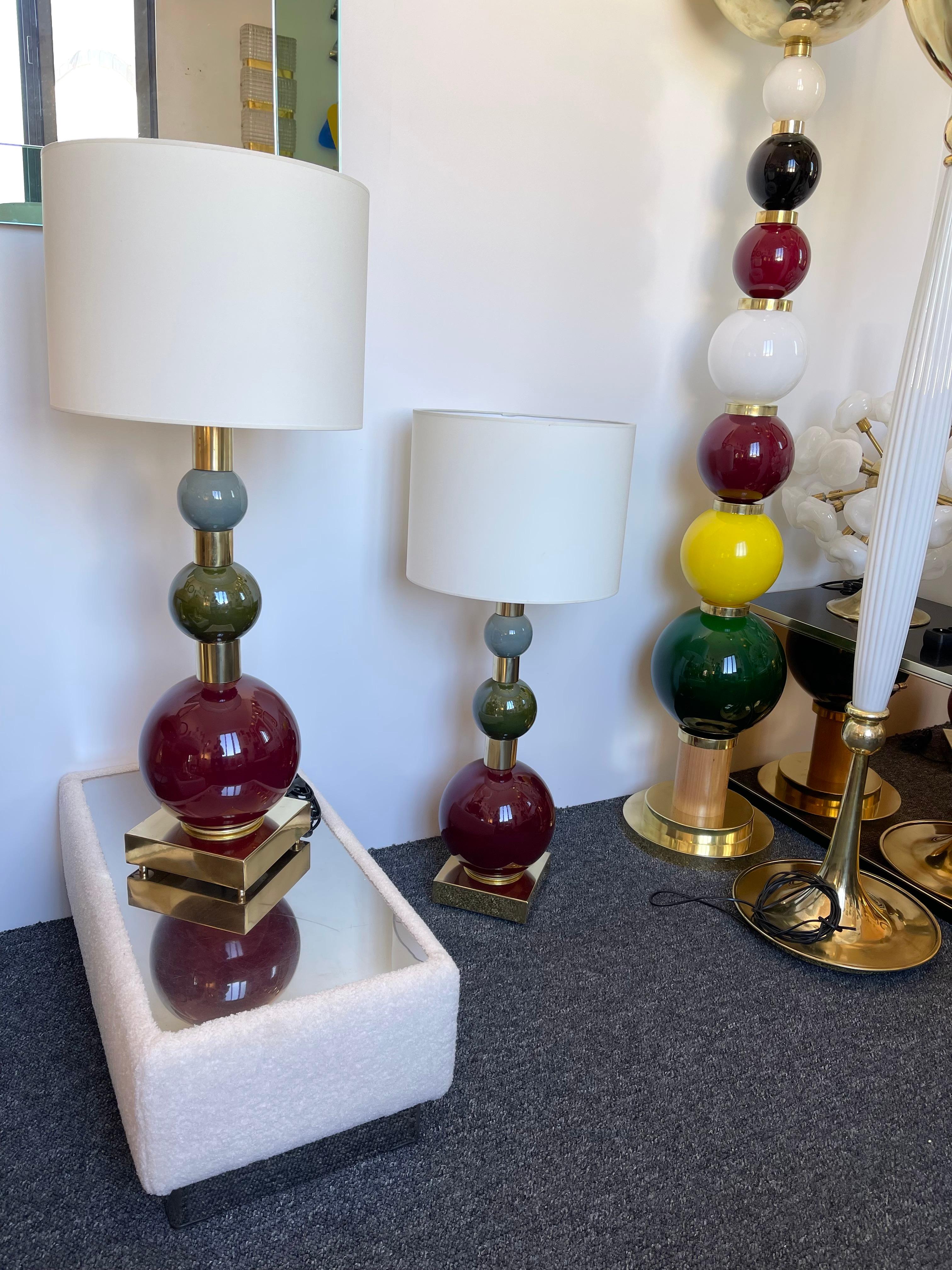 Contemporary Pair of Brass Murano Glass and Ceramic Ball Lamps, Italy For Sale 3