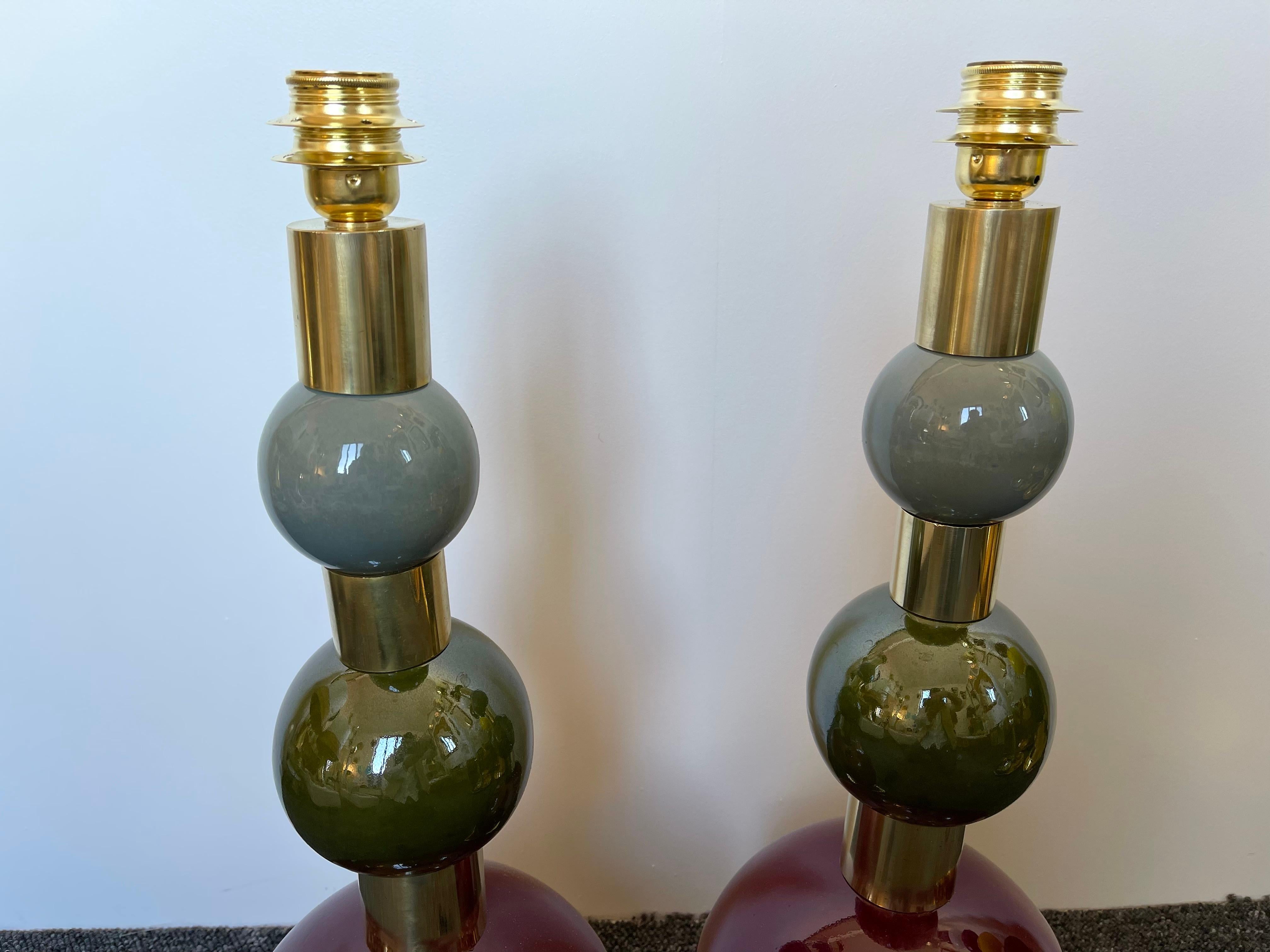 Contemporary Pair of Brass Murano Glass and Ceramic Ball Lamps, Italy For Sale 4