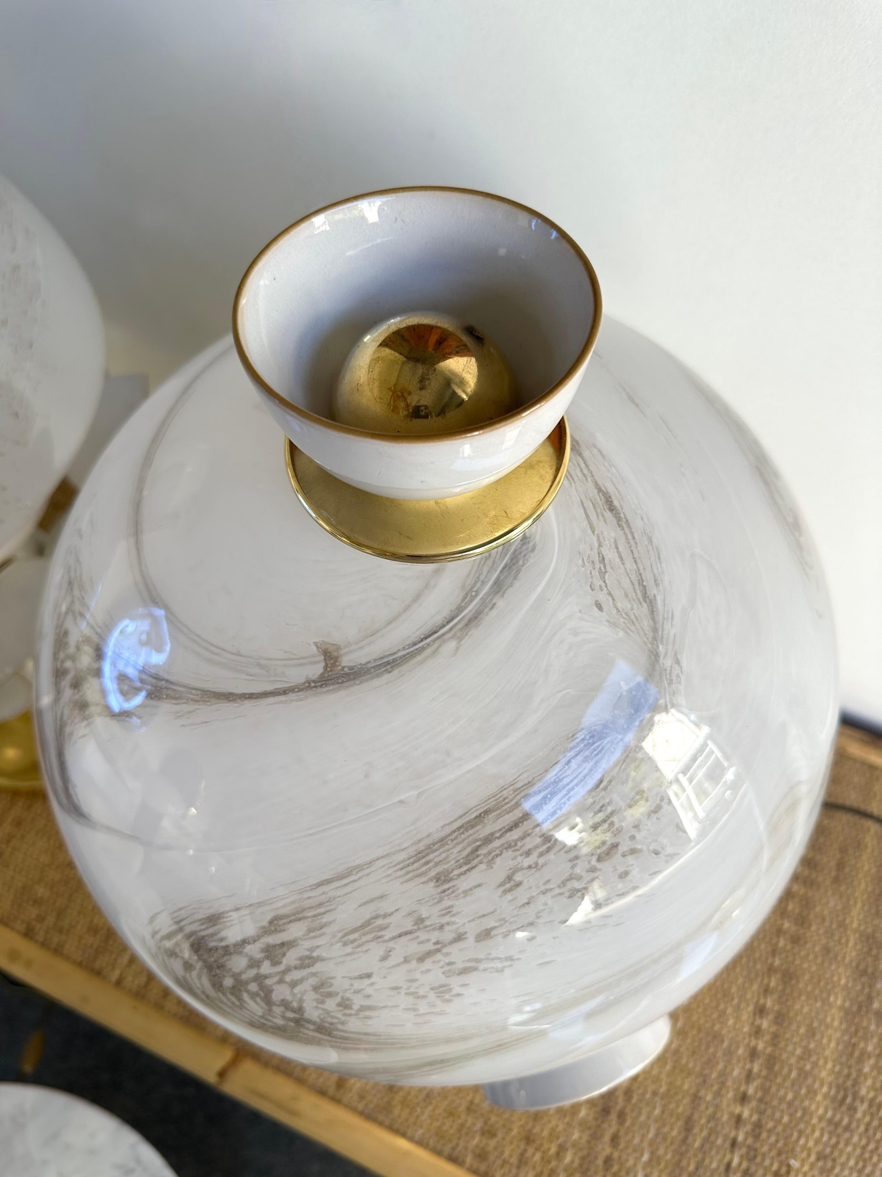 Contemporary Pair of Brass Murano Glass and Ceramic Mushroom Lamps, Italien (Moderne der Mitte des Jahrhunderts) im Angebot