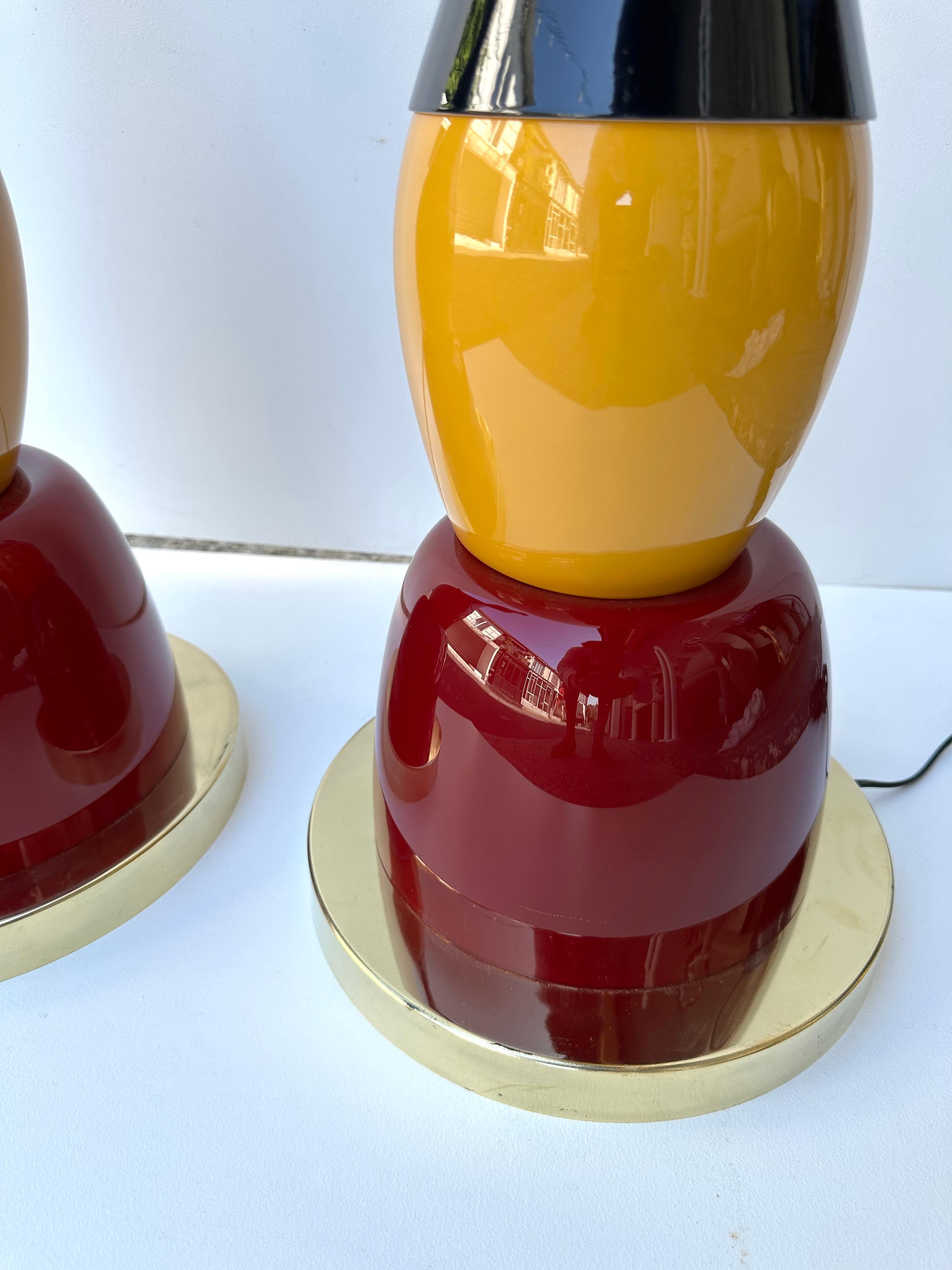 Mid-Century Modern Contemporary Pair of Brass Murano Glass and Lacquered Metal Cone Lamps, Italy For Sale