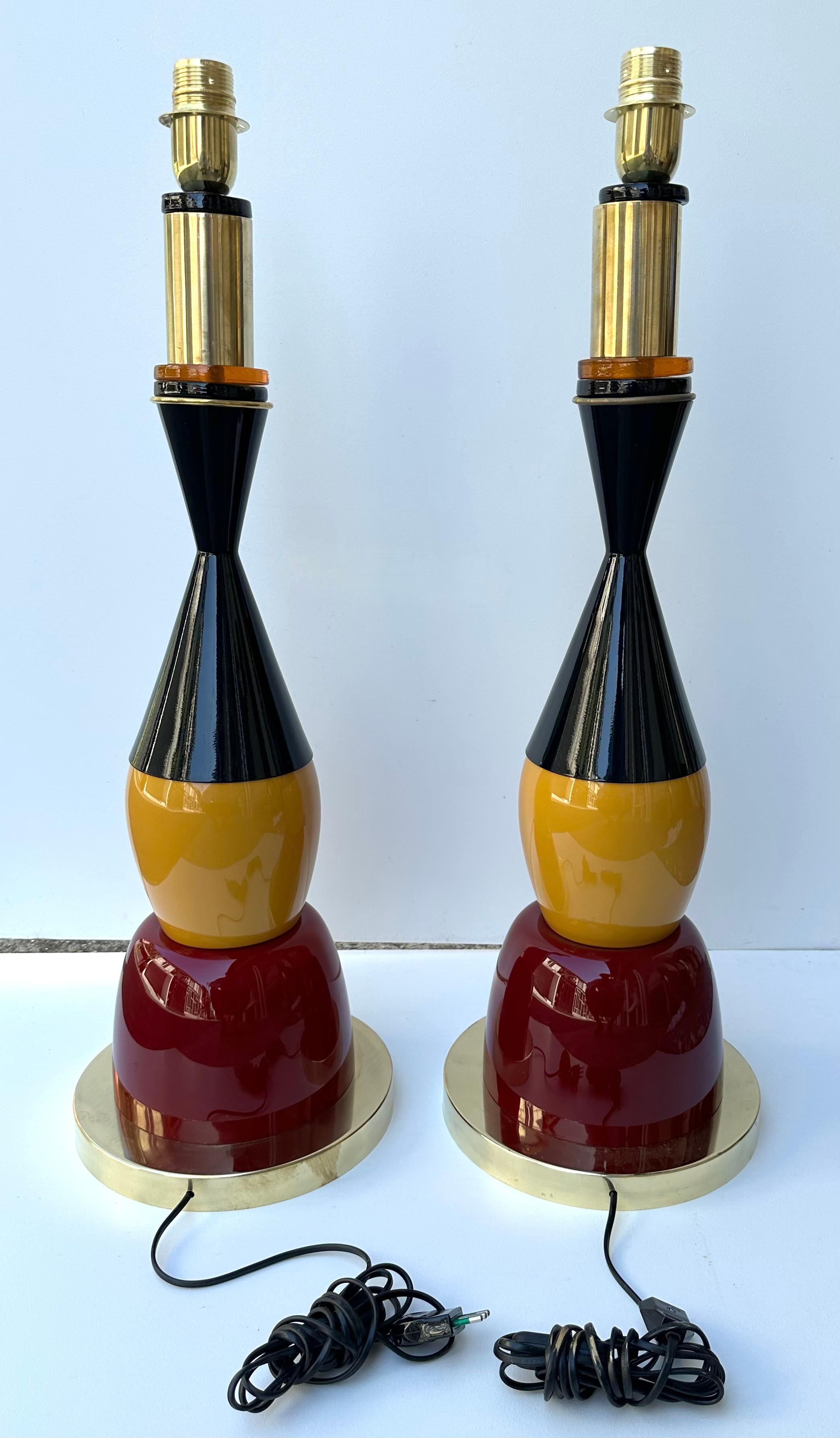 Contemporary Pair of Brass Murano Glass and Lacquered Metal Cone Lamps, Italy For Sale 1