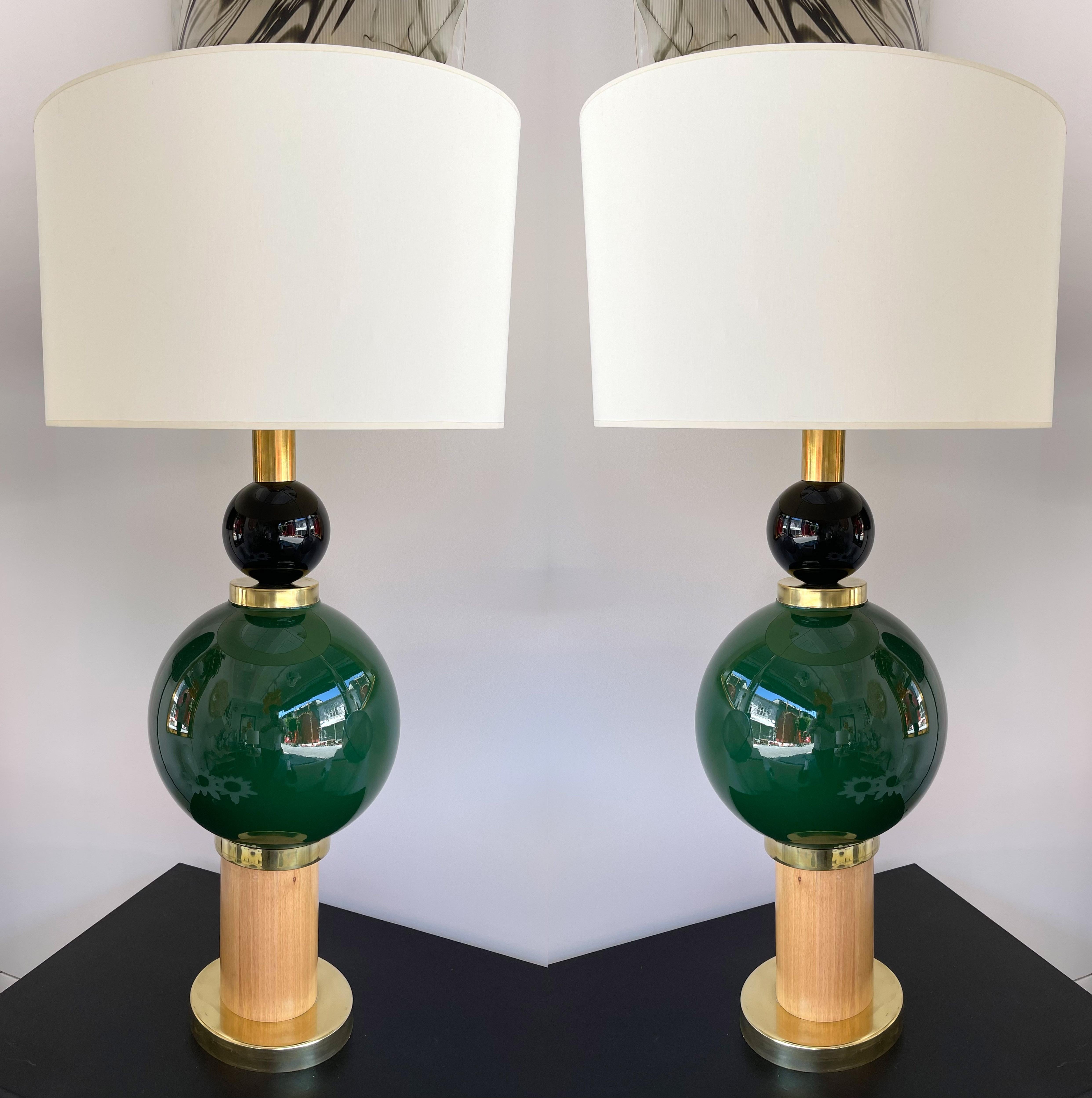 Contemporary Pair of Brass Murano Glass and Wood Lamps, Italy For Sale 6