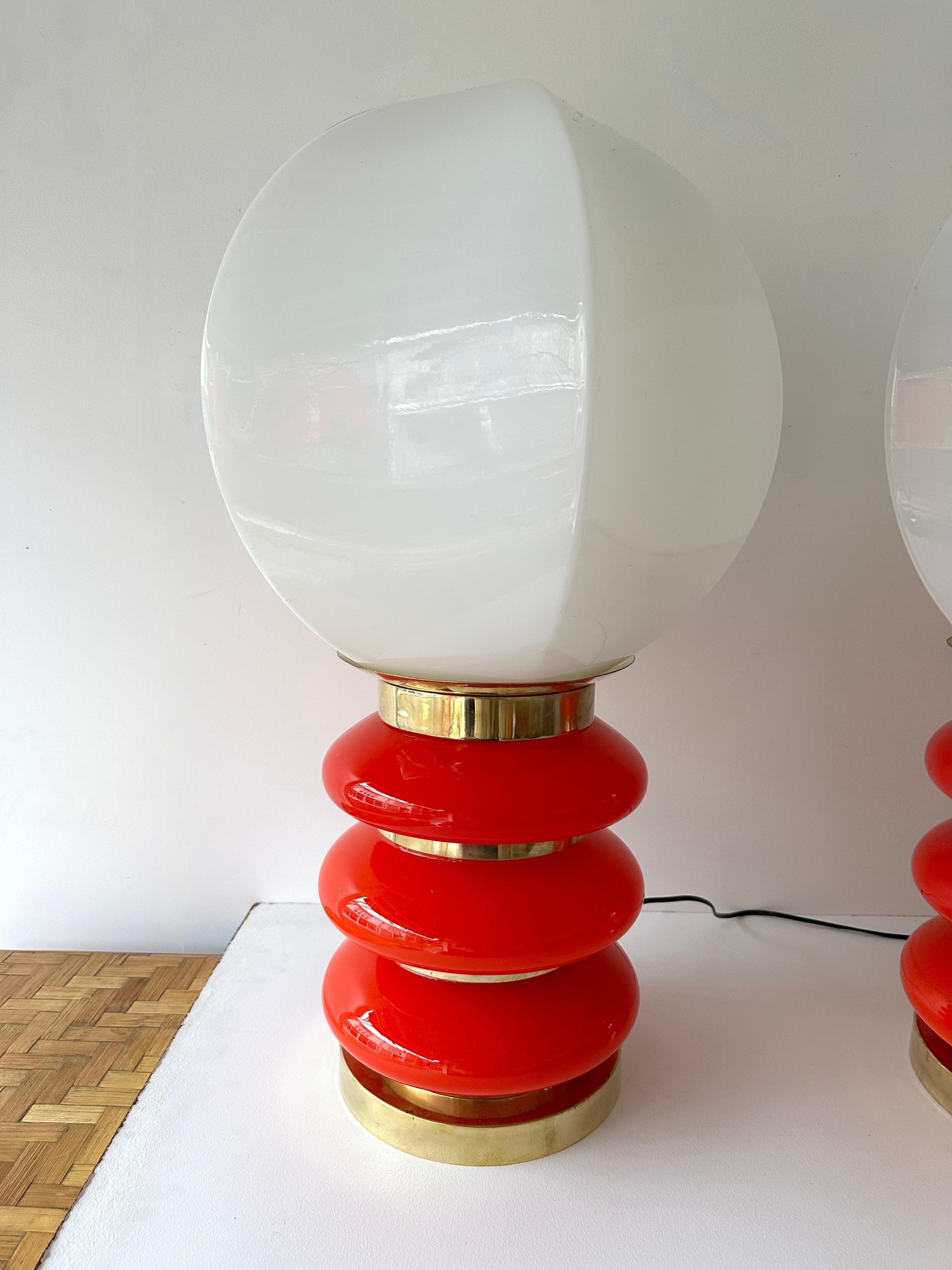 Contemporary Pair of Brass Murano Glass Balloon Lamps, Italy For Sale 6