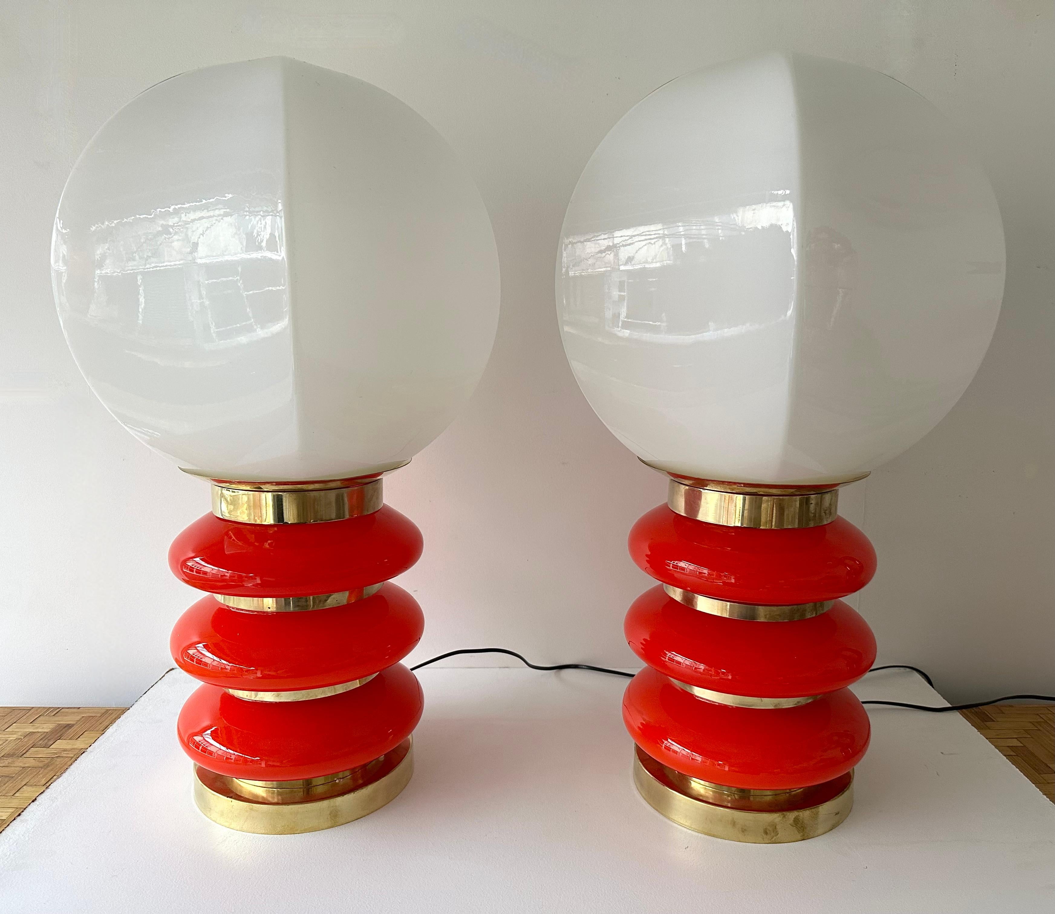Italian Contemporary Pair of Brass Murano Glass Balloon Lamps, Italy For Sale