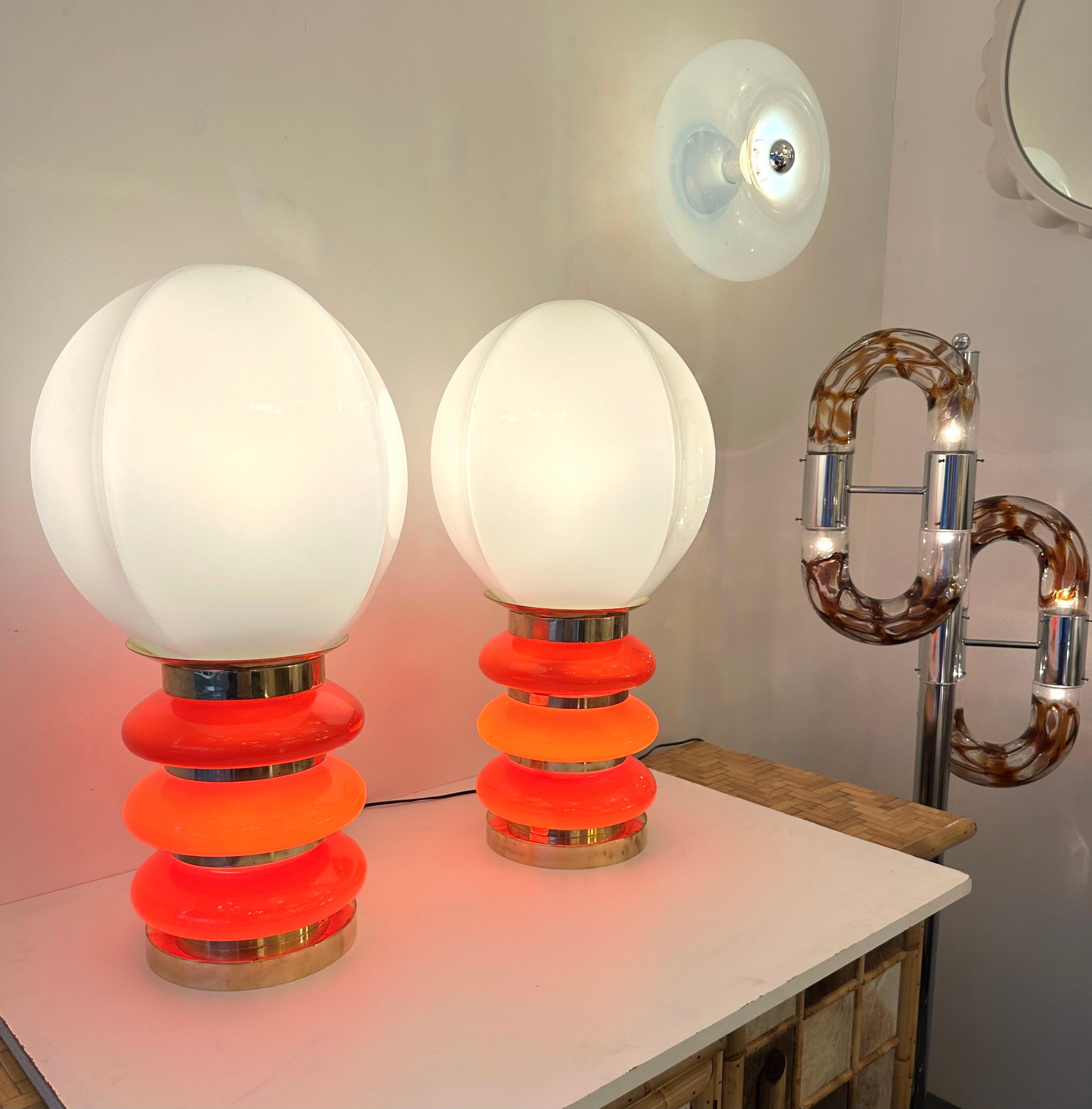 Contemporary Pair of Brass Murano Glass Balloon Lamps, Italy For Sale 2