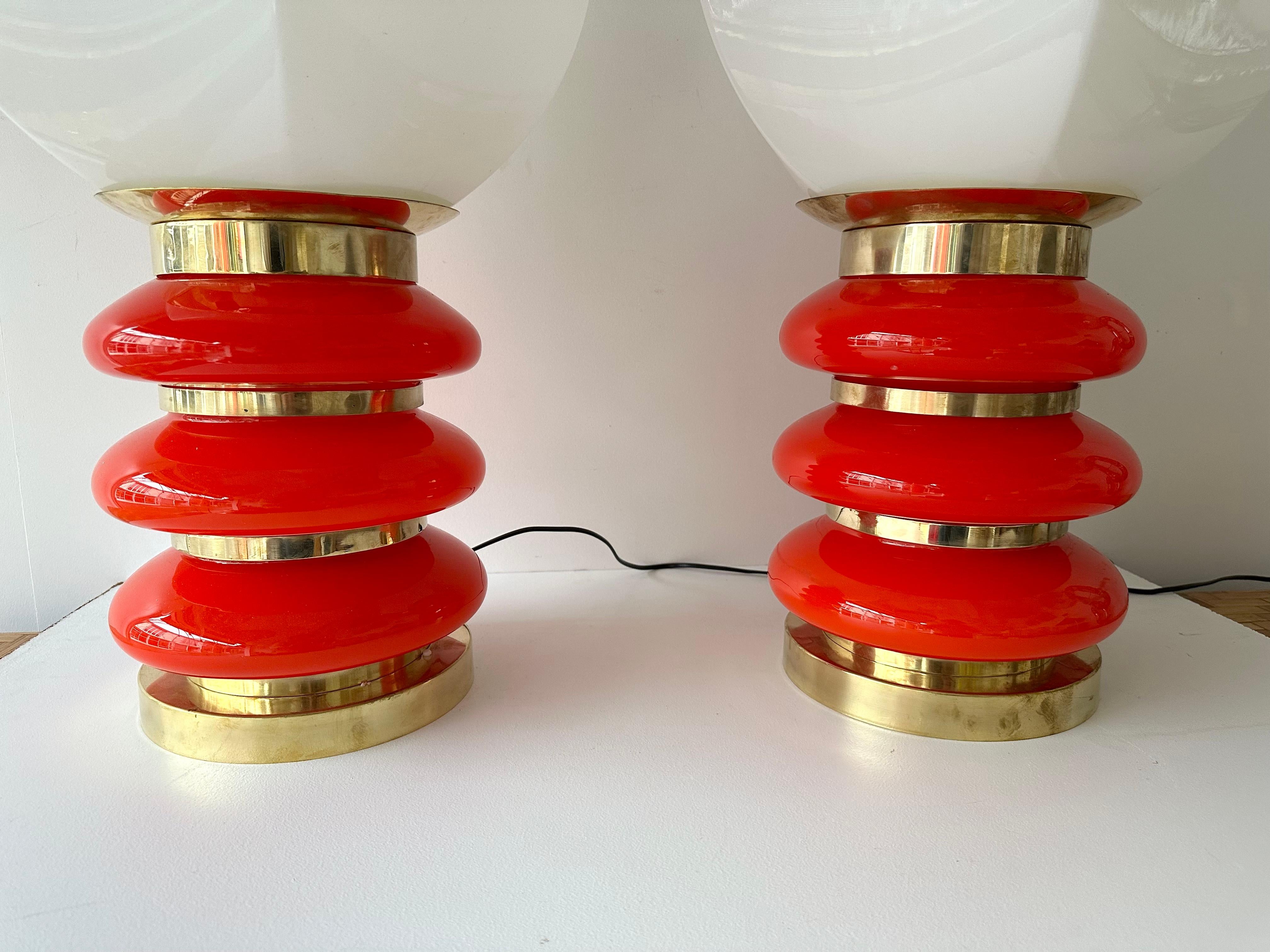 Contemporary Pair of Brass Murano Glass Balloon Lamps, Italy For Sale 3