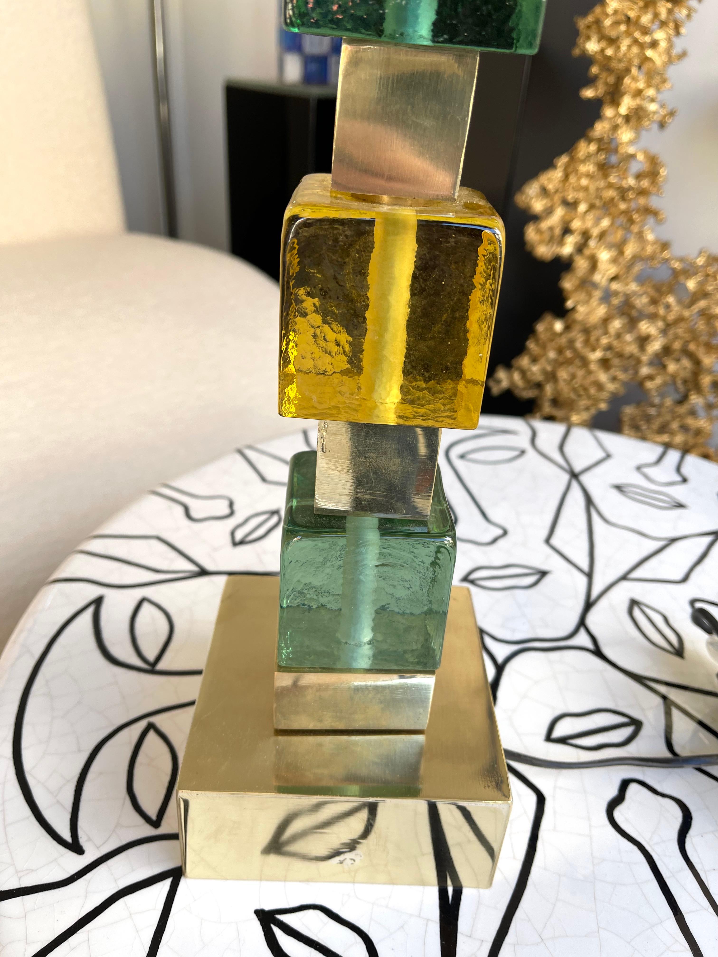 Contemporary Pair of Brass Murano Glass Cube Column Lamps, Italien im Angebot 1