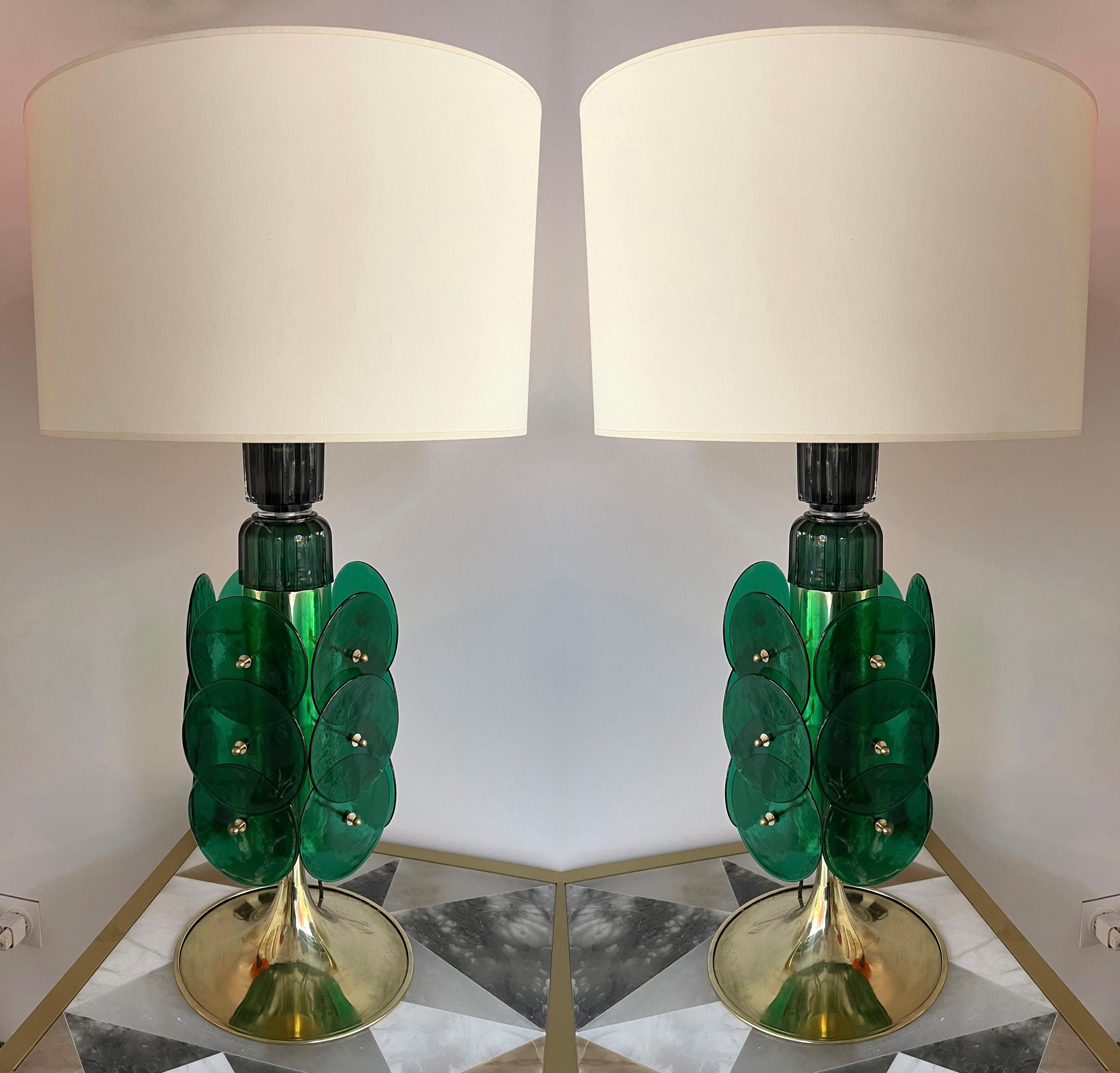Mid-Century Modern Contemporary Pair of Brass Murano Glass Disc Green Lamps, Italy For Sale