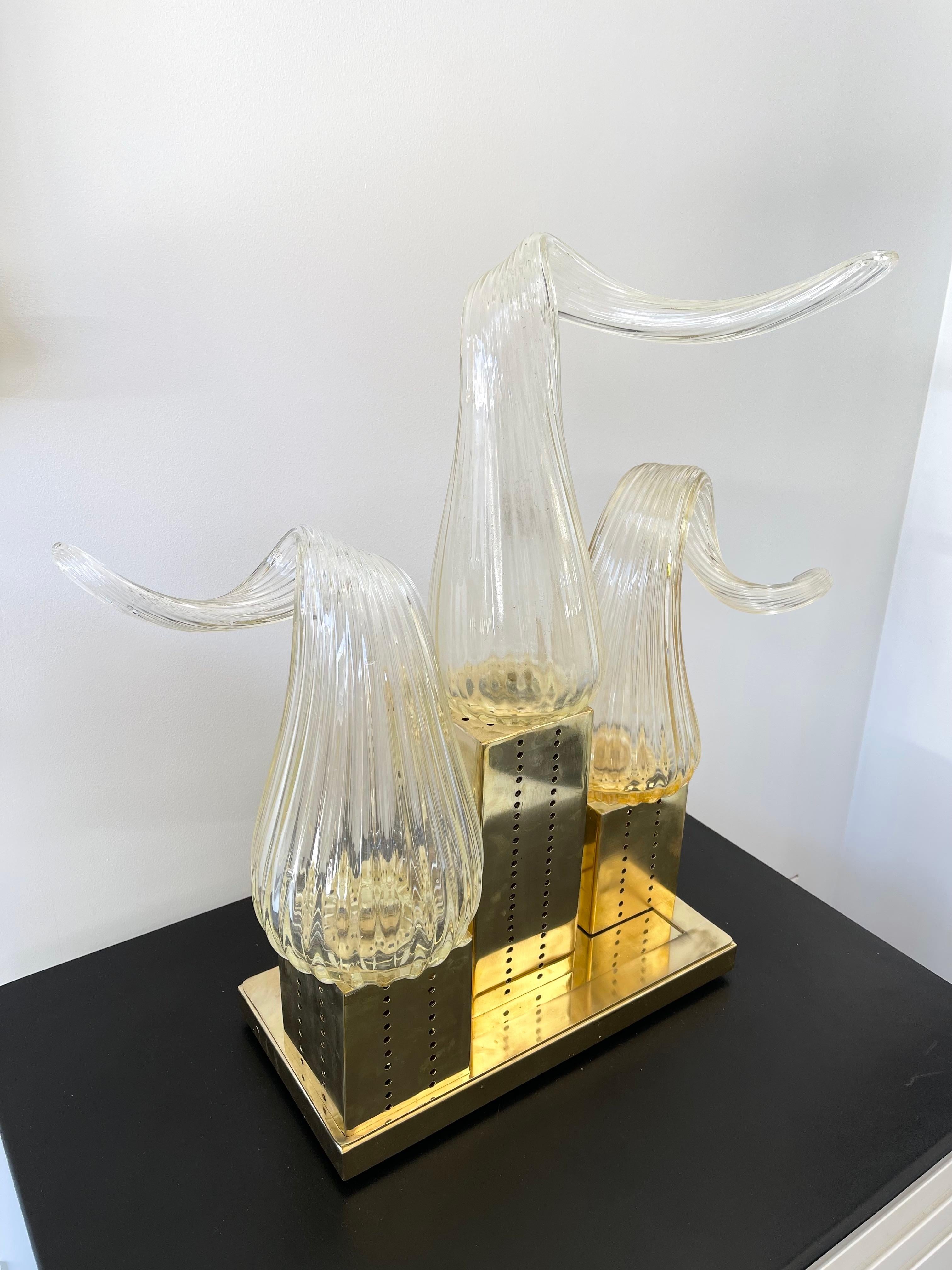 italien Paire de lampes à flamme contemporaines en laiton et verre de Murano, Italie en vente