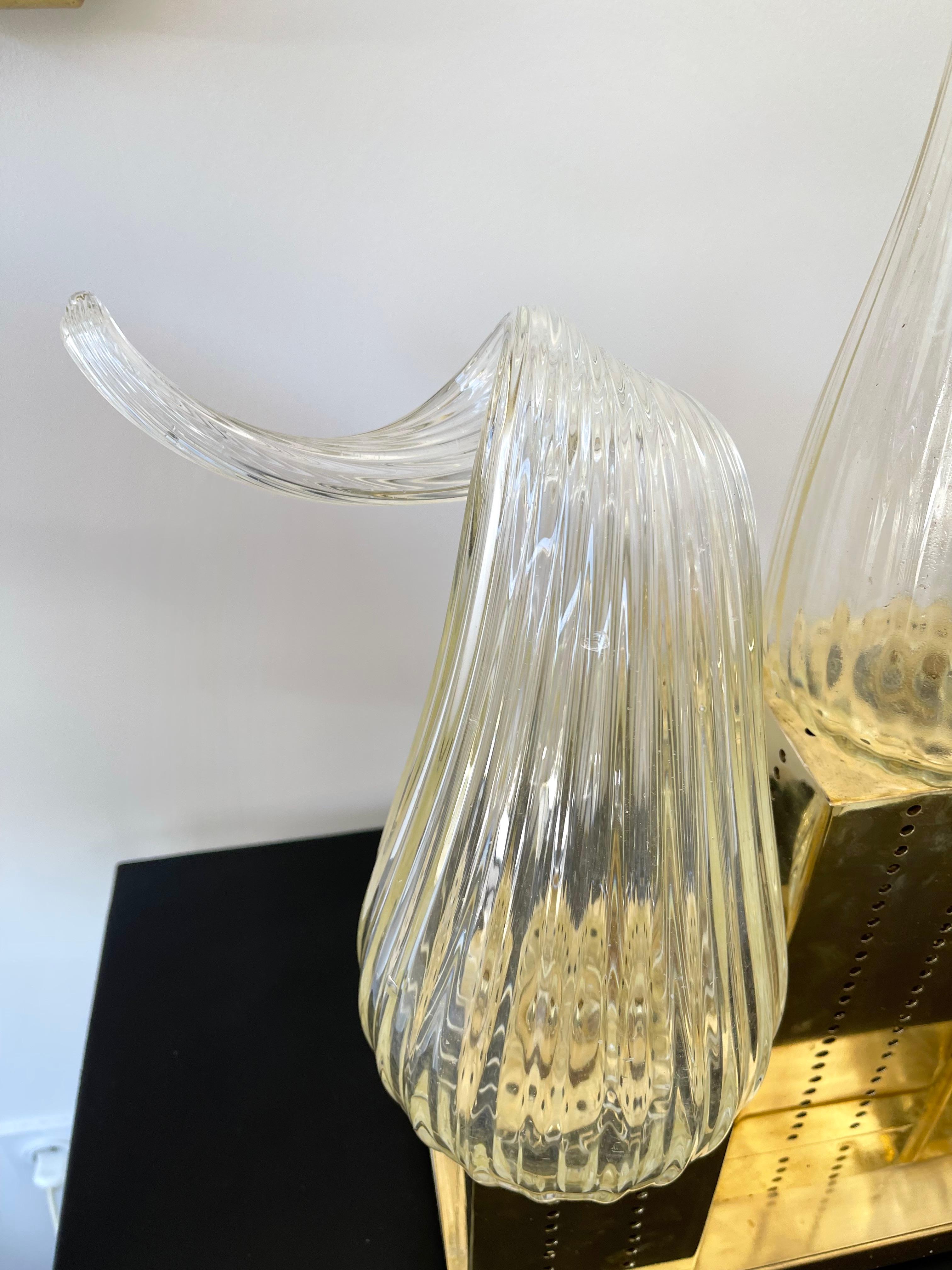 Laiton Paire de lampes à flamme contemporaines en laiton et verre de Murano, Italie en vente