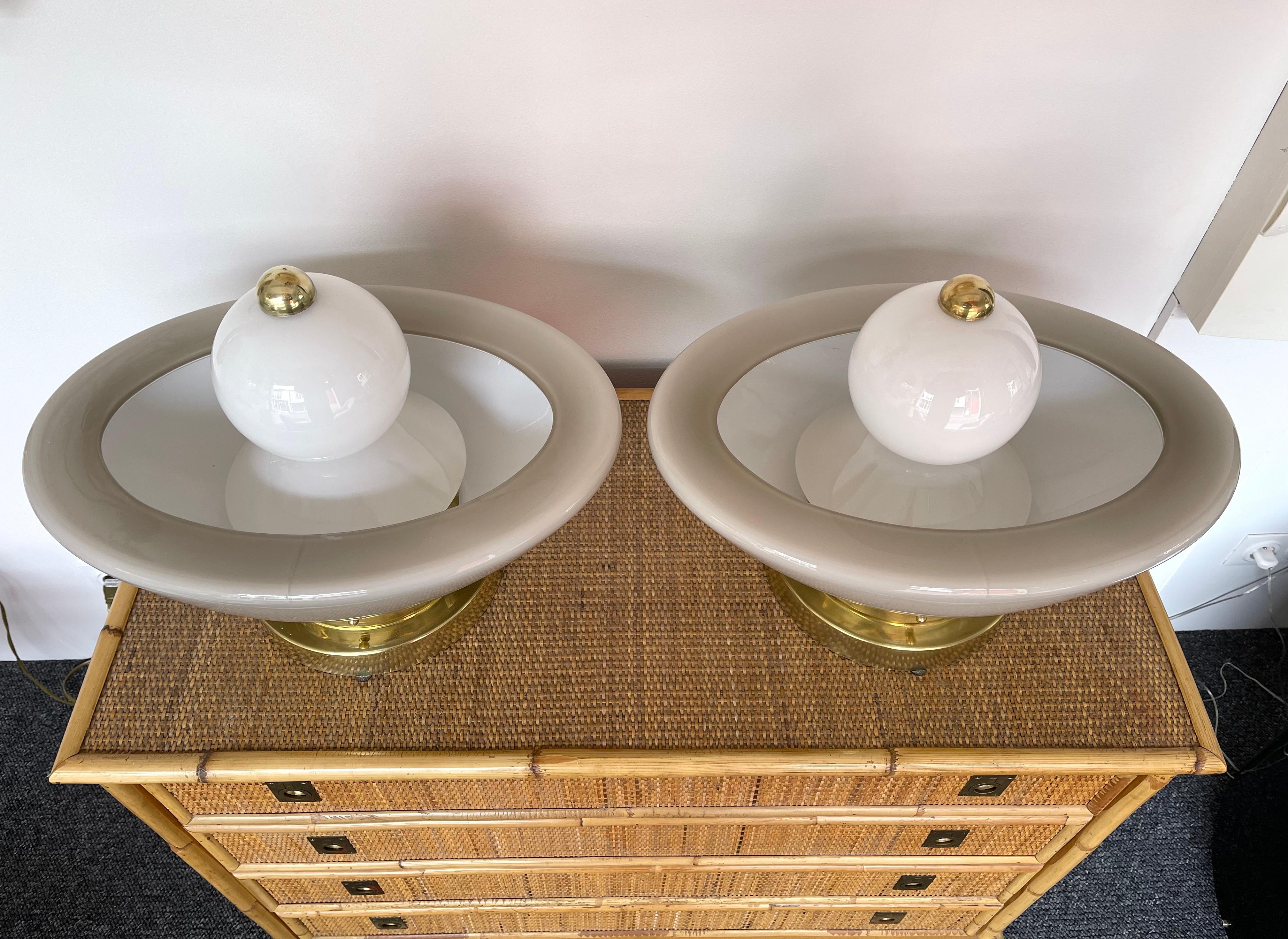 Laiton Paire de lampes à fontaine contemporaines en laiton et verre de Murano, Italie en vente