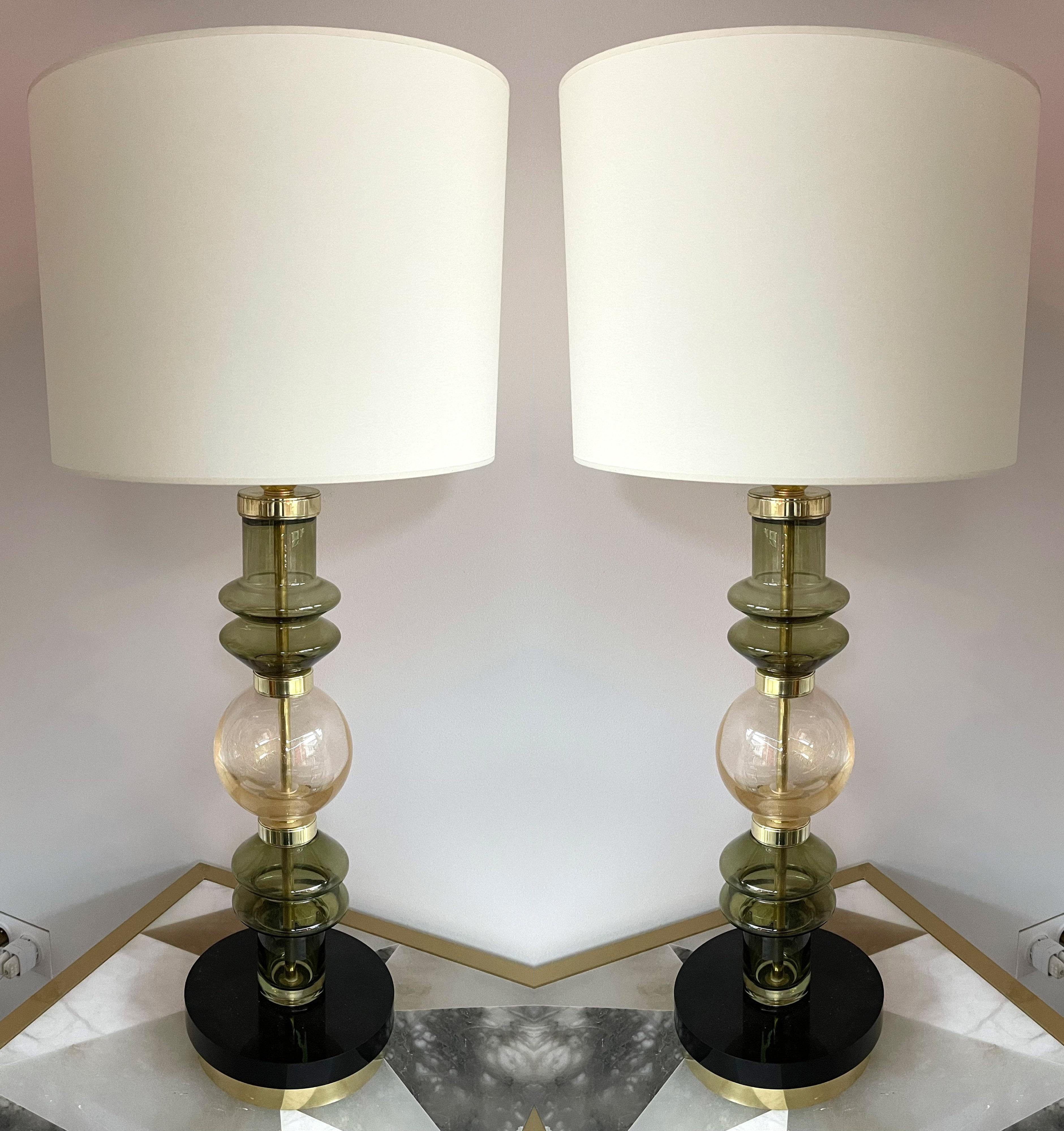 Contemporary Pair of Brass Murano Glass Lamps, Italy For Sale 8