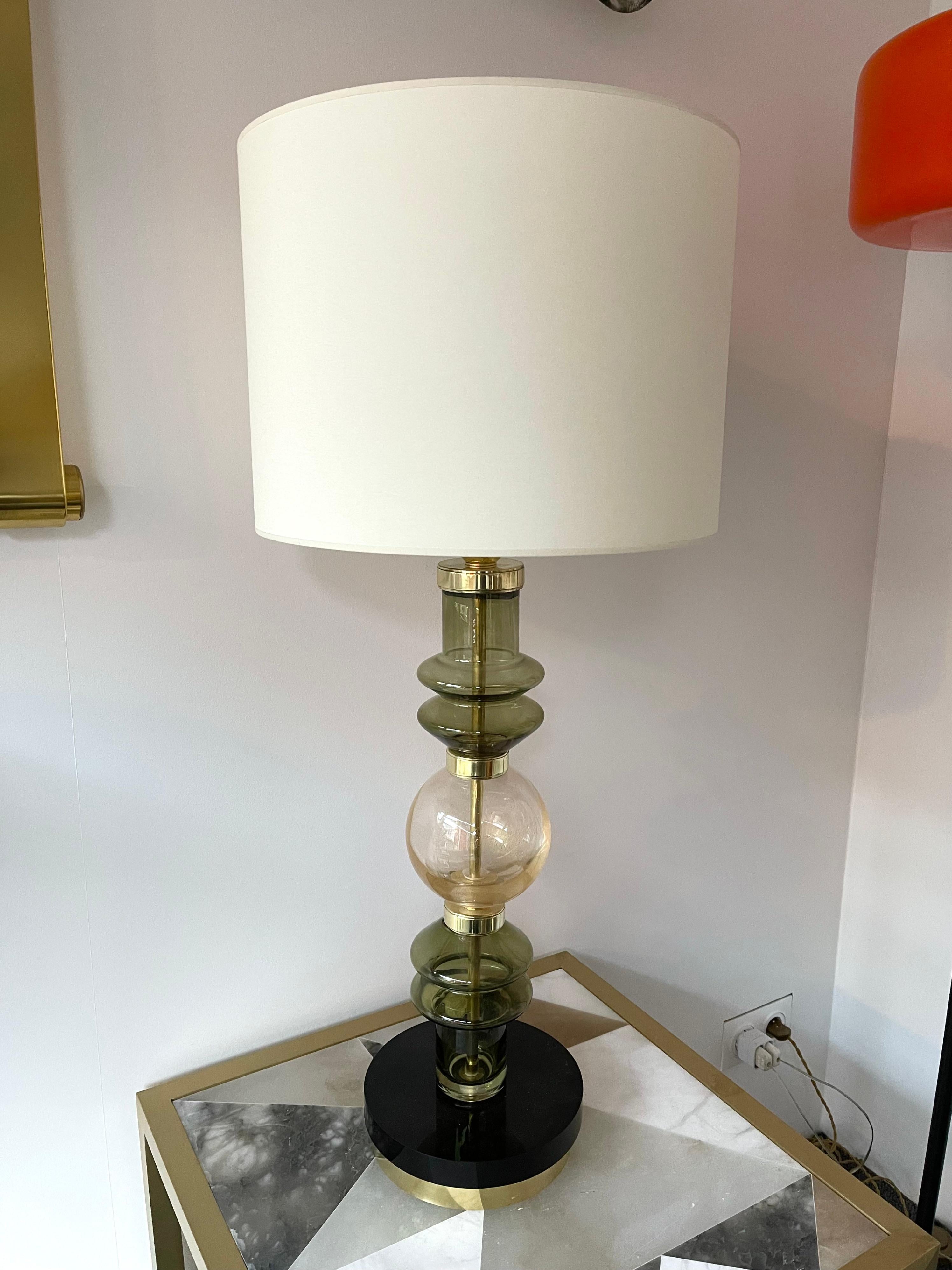 Contemporary Pair of Brass Murano Glass Lamps, Italy For Sale 4