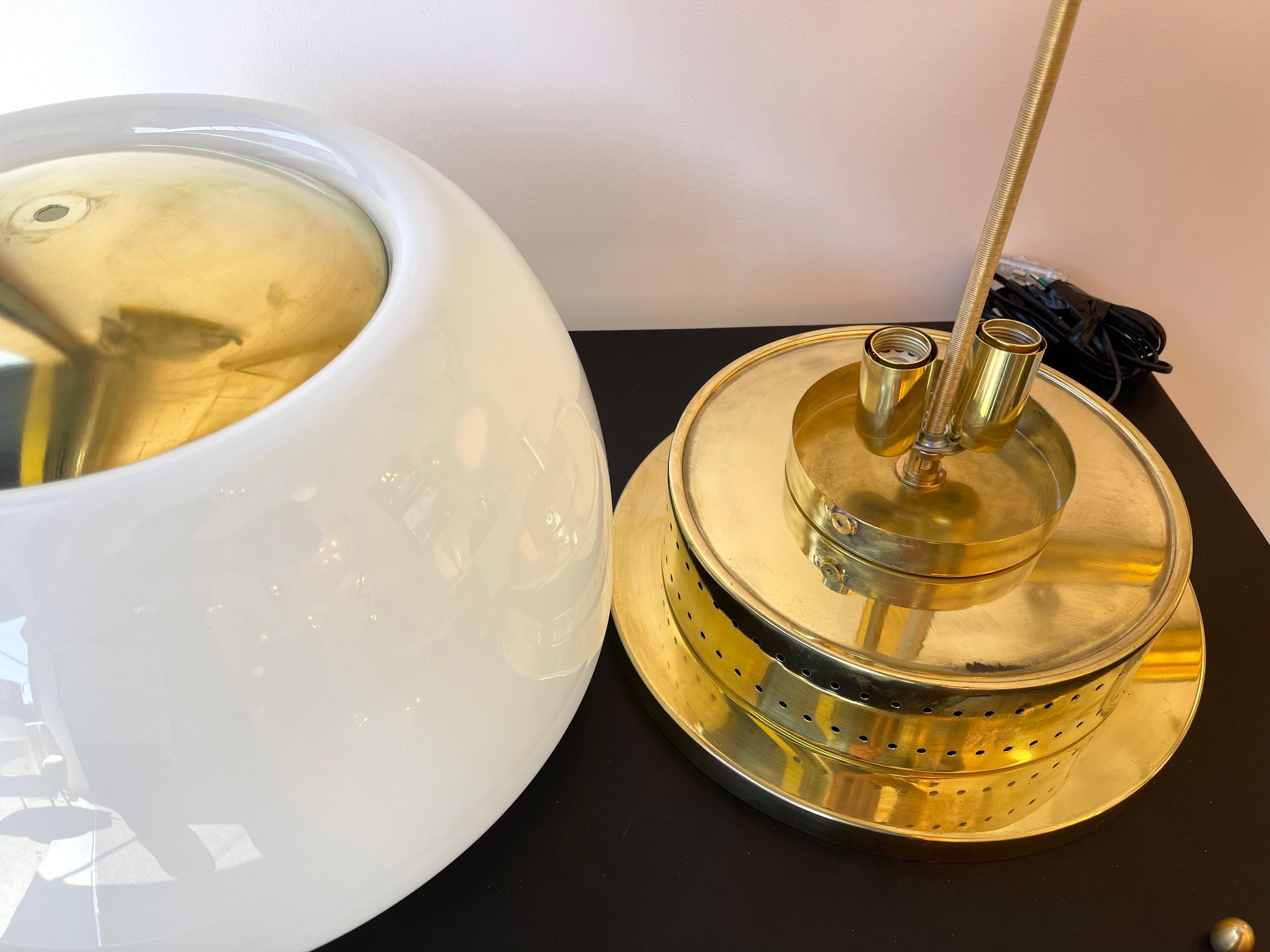 Contemporary Pair of Brass Murano Glass Opaline Mushroom Lamps, Italy 8