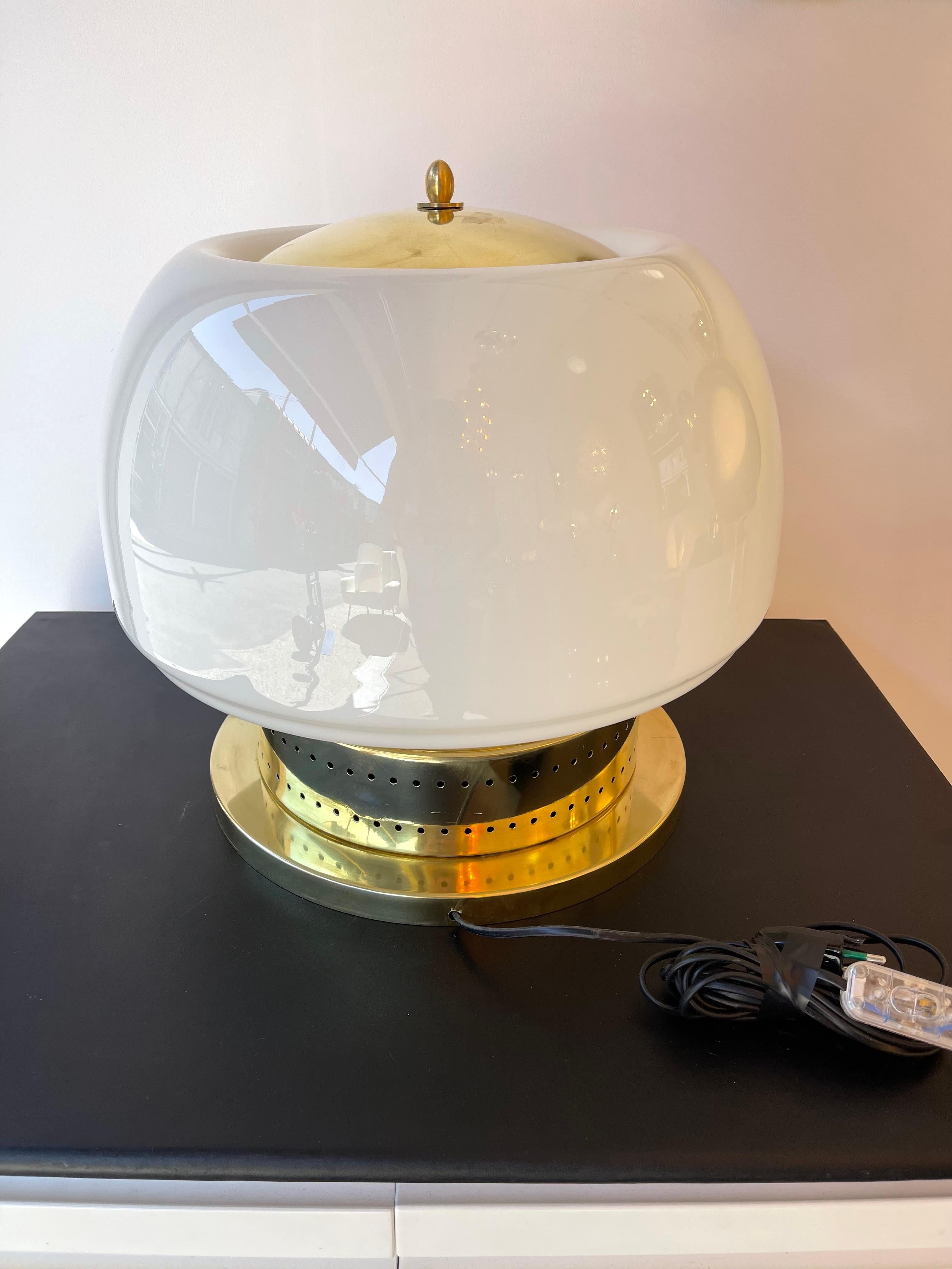 Contemporary Pair of Brass Murano Glass Opaline Mushroom Lamps, Italy 9