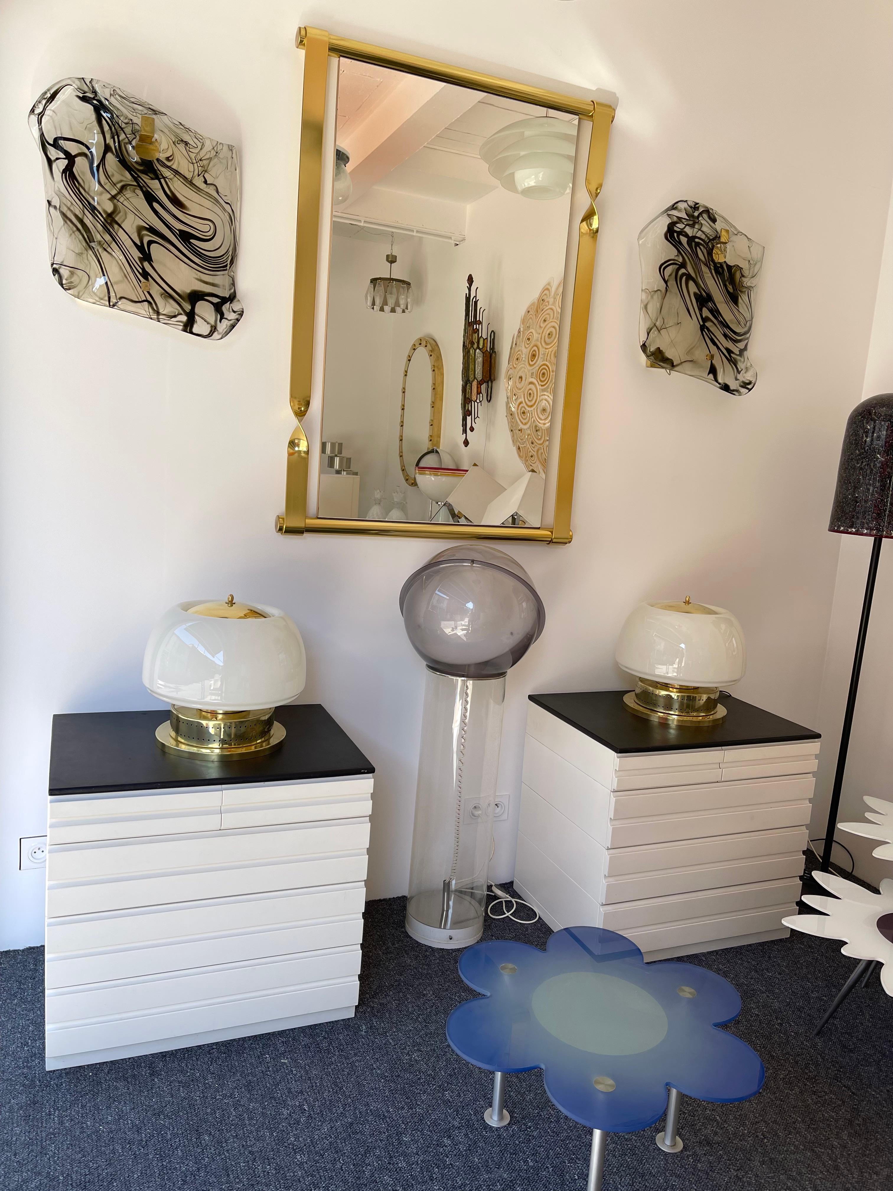 Pair of Murano glass opaline and brass mushroom table or bedside lamps. Contemporary work from a small artisanal italian design workshop. Lightning base with a socket. In the mood of Mid-Century Modern, Hollywood Regency, Venini, Mazzega, La