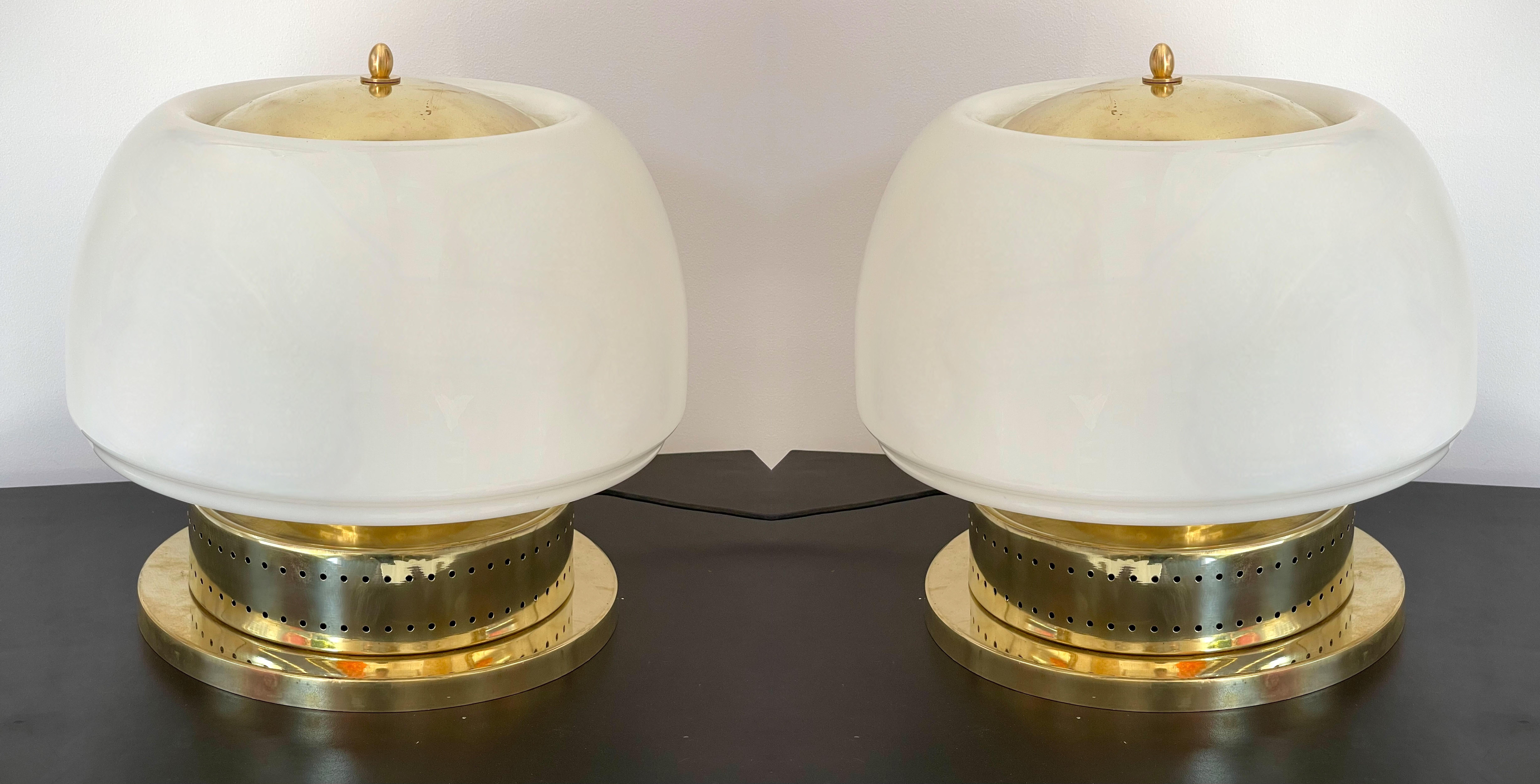 Contemporary Pair of Brass Murano Glass Opaline Mushroom Lamps, Italy In New Condition In SAINT-OUEN, FR