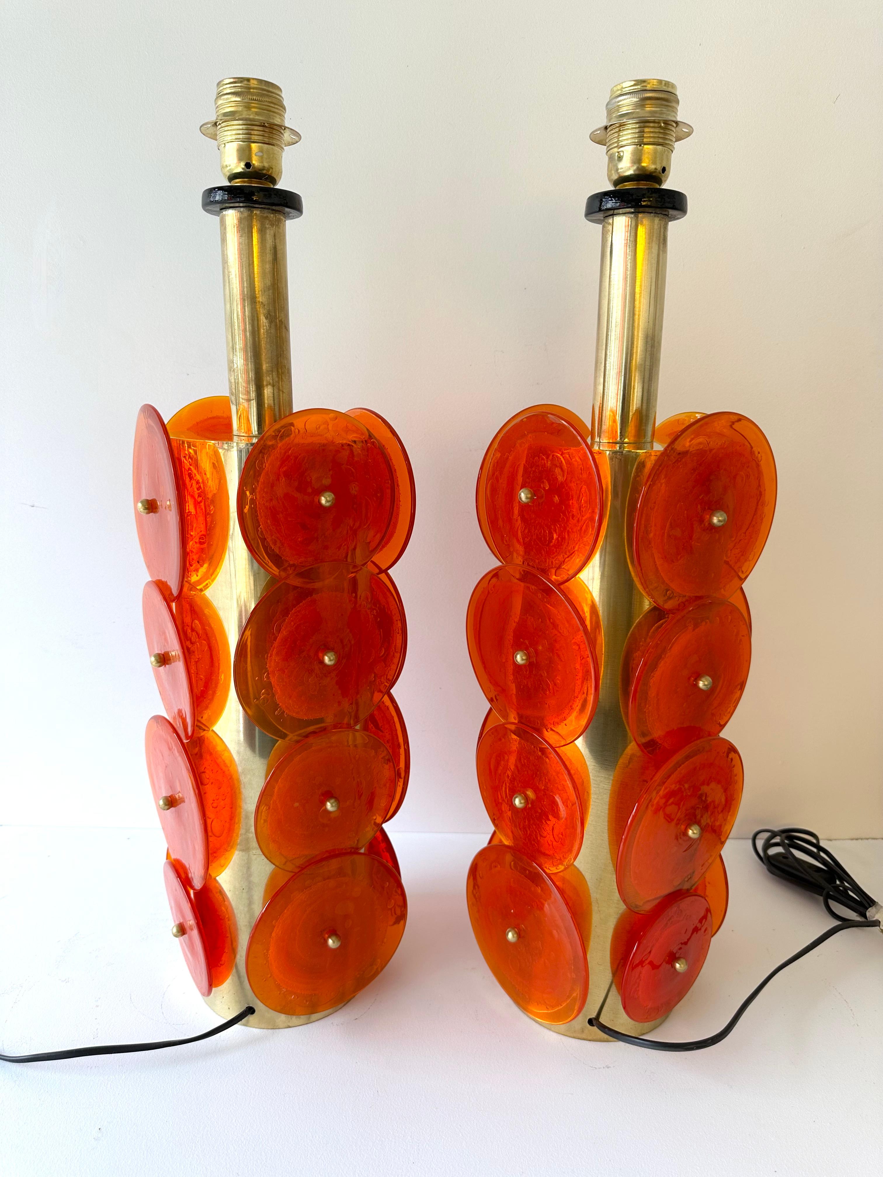 Contemporary Pair of Brass Murano Glass Orange Disc Lamps, Italy For Sale 9