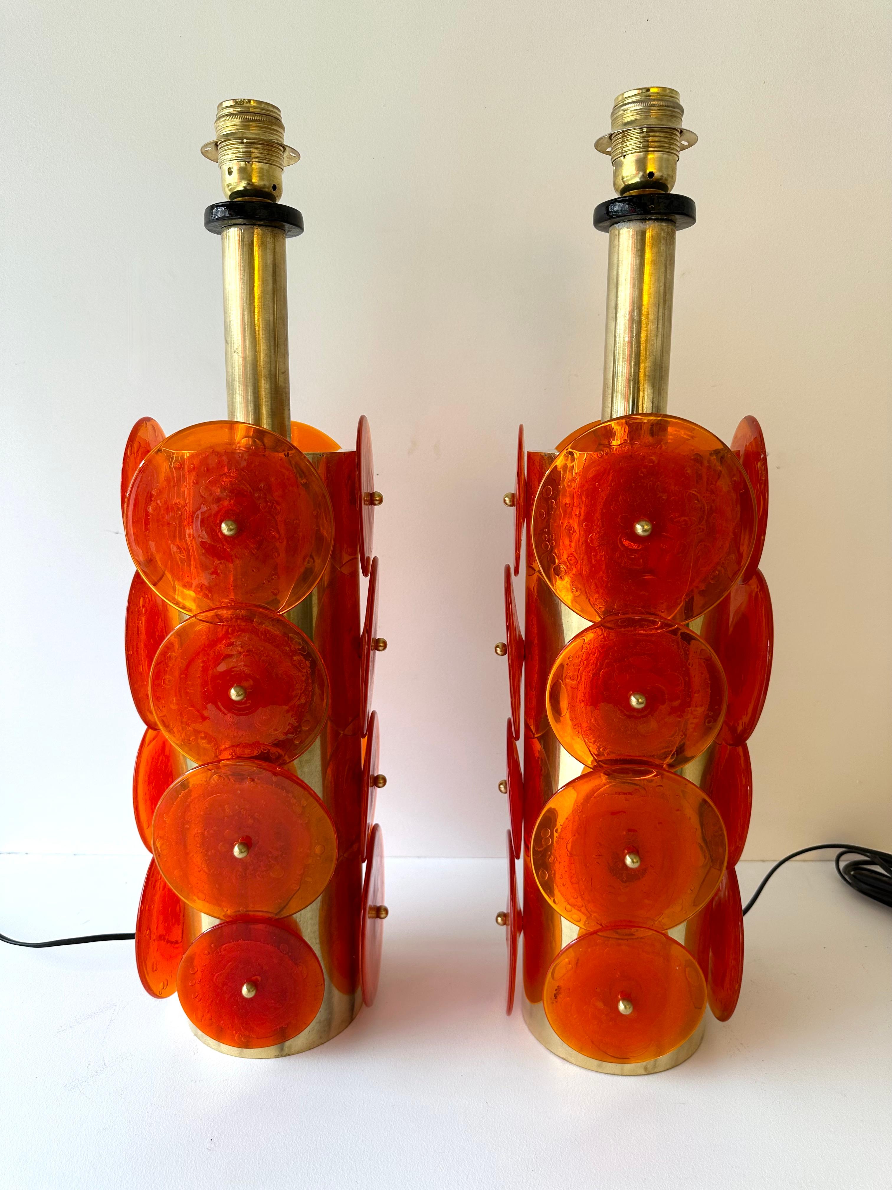 Mid-Century Modern Contemporary Pair of Brass Murano Glass Orange Disc Lamps, Italy For Sale
