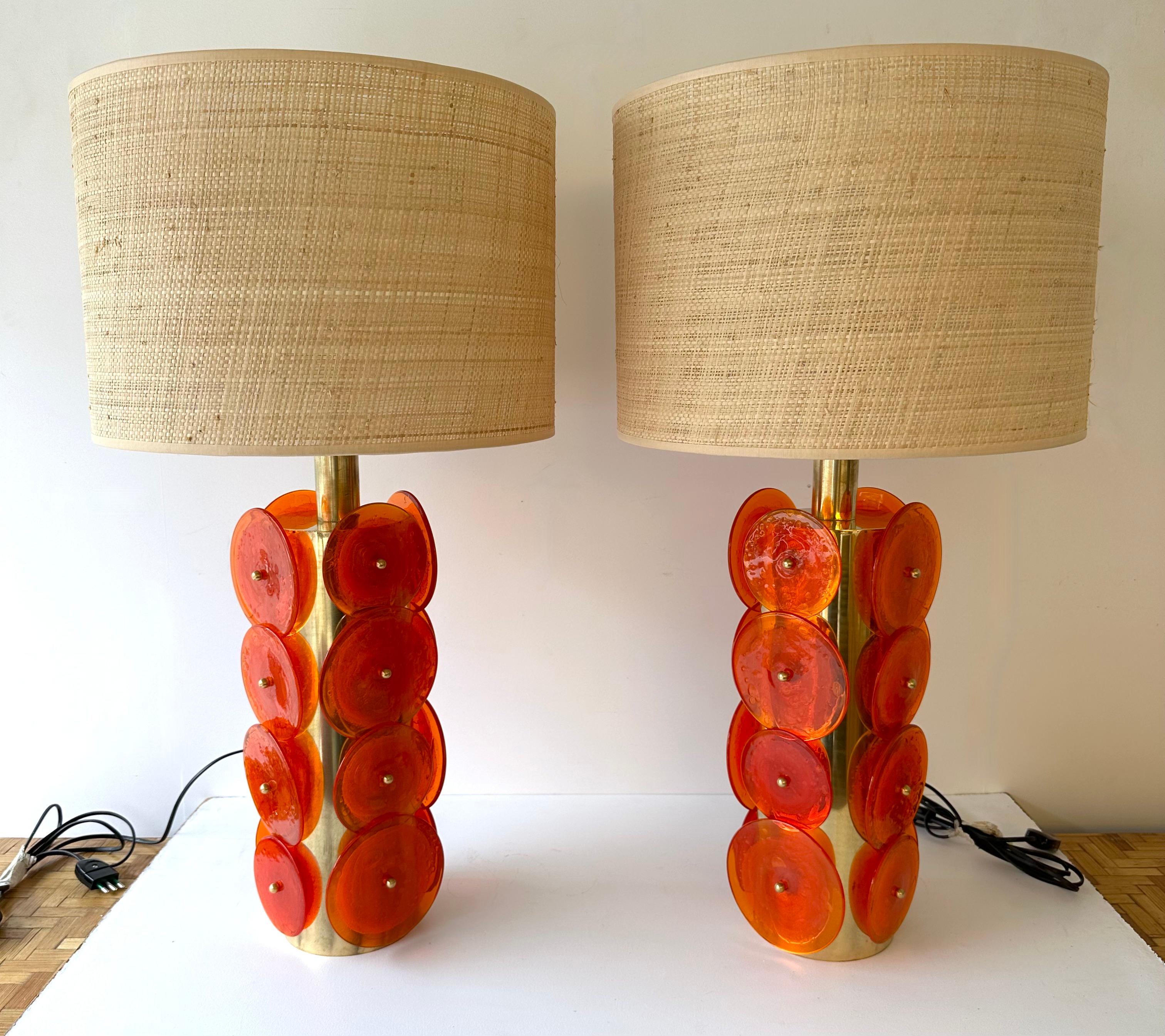 Contemporary Pair of Brass Murano Glass Orange Disc Lamps, Italy For Sale 3