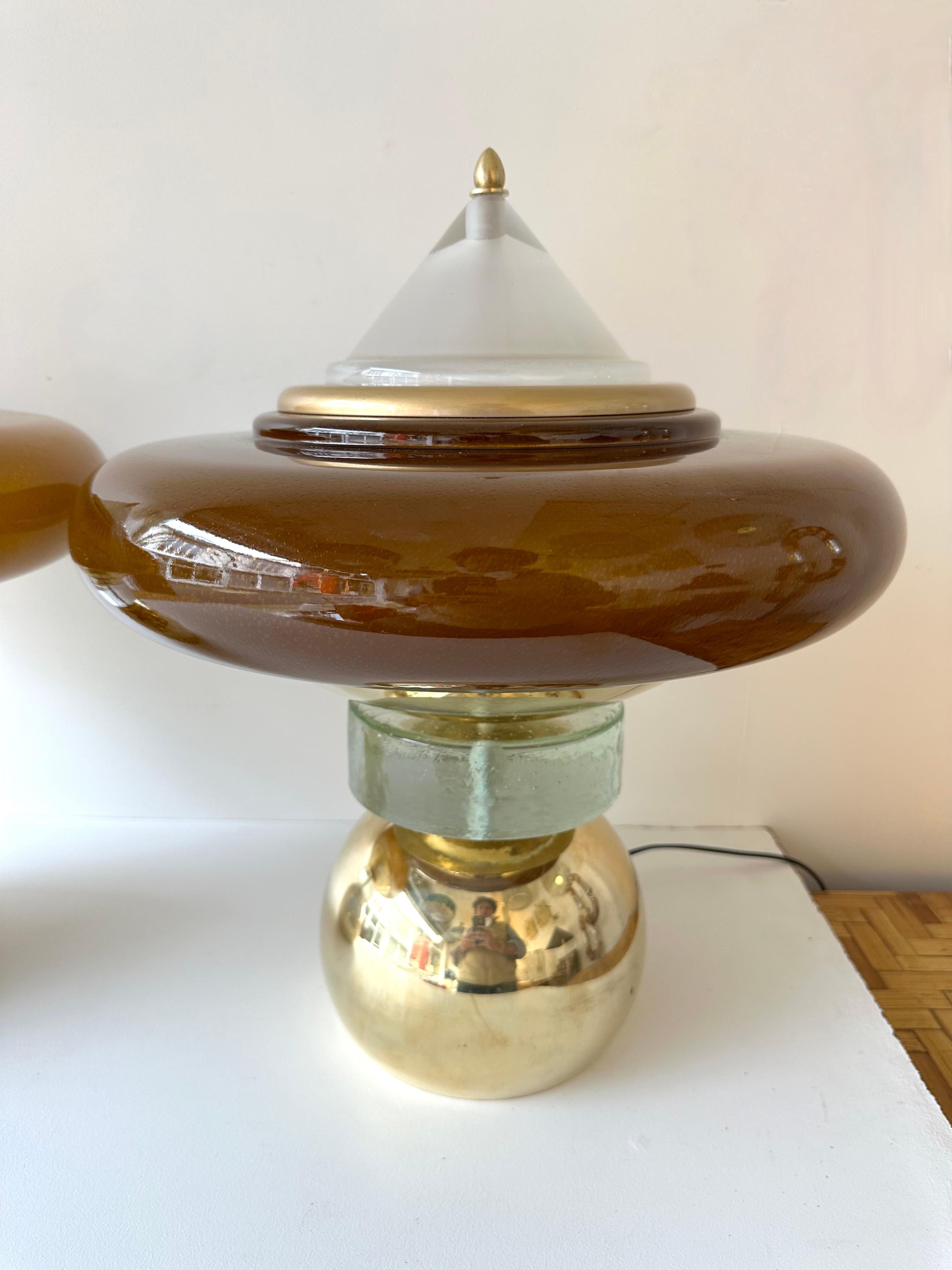 Contemporary Pair of Brass Mushroom Amber Murano Glass Lamps, Italy In Good Condition In SAINT-OUEN, FR