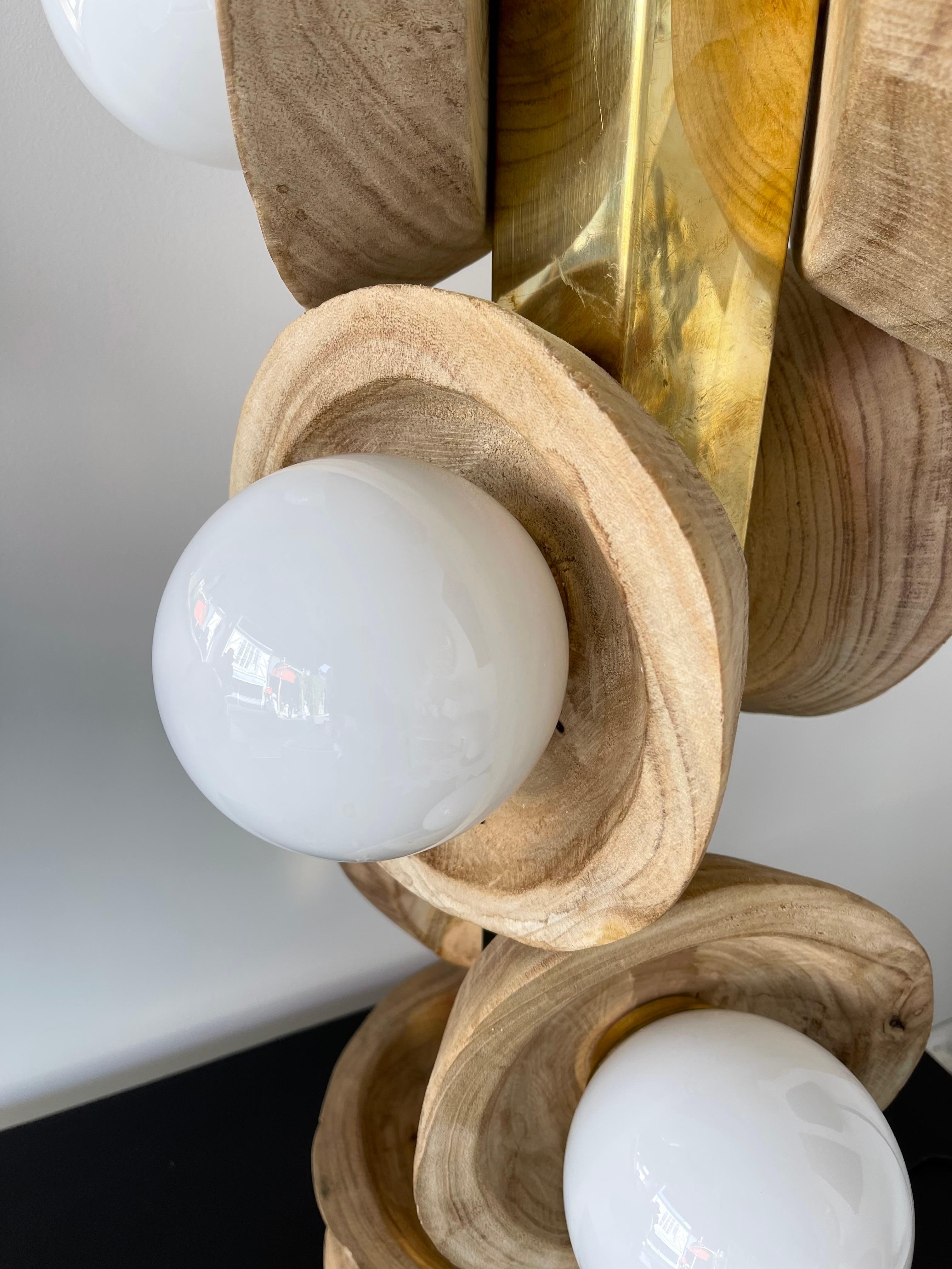 Zeitgenössisches Paar Lampen aus Messing-Opal-Muranoglas und Holz, Italien im Angebot 7