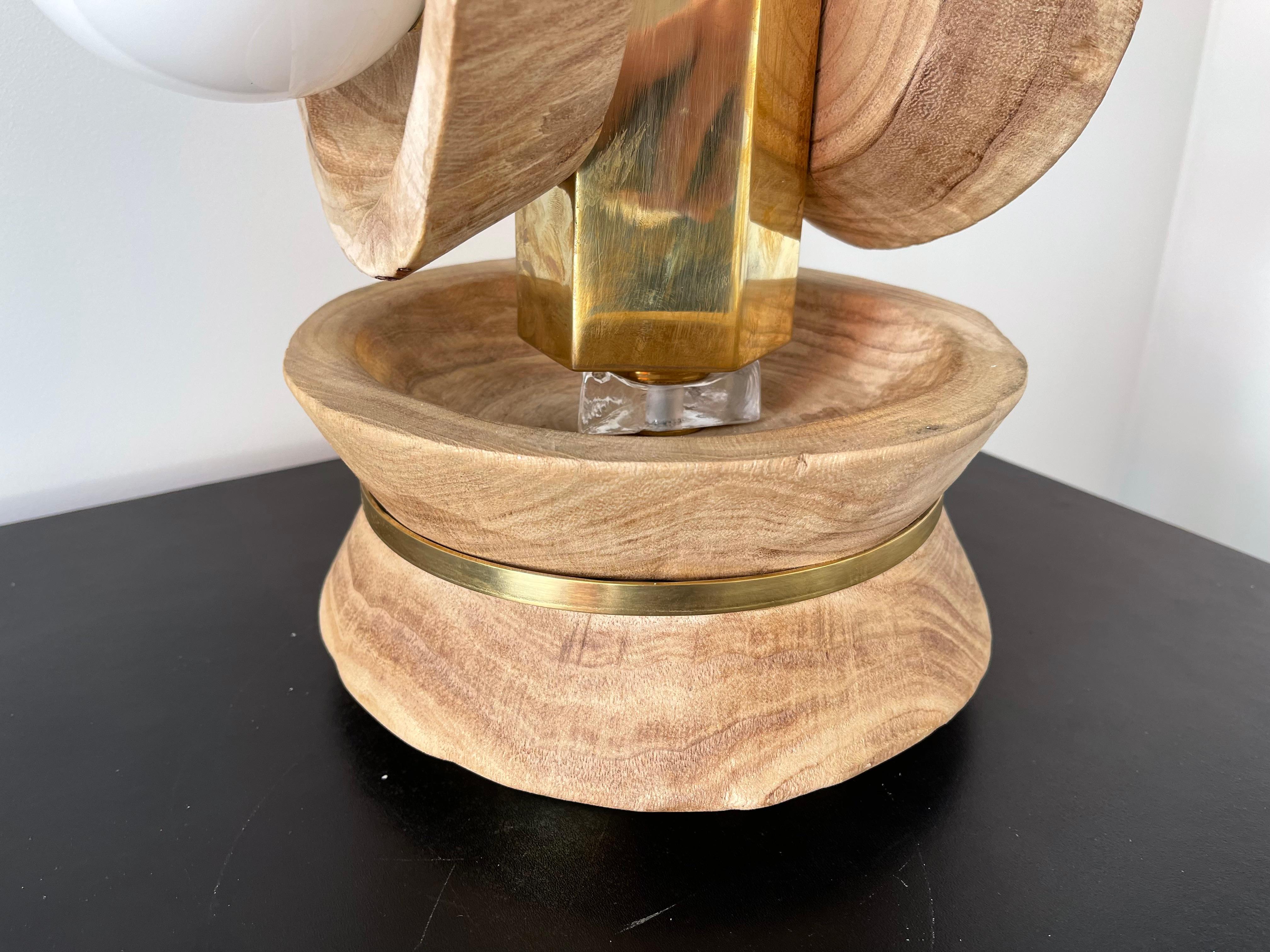 Zeitgenössisches Paar Lampen aus Messing-Opal-Muranoglas und Holz, Italien im Angebot 8