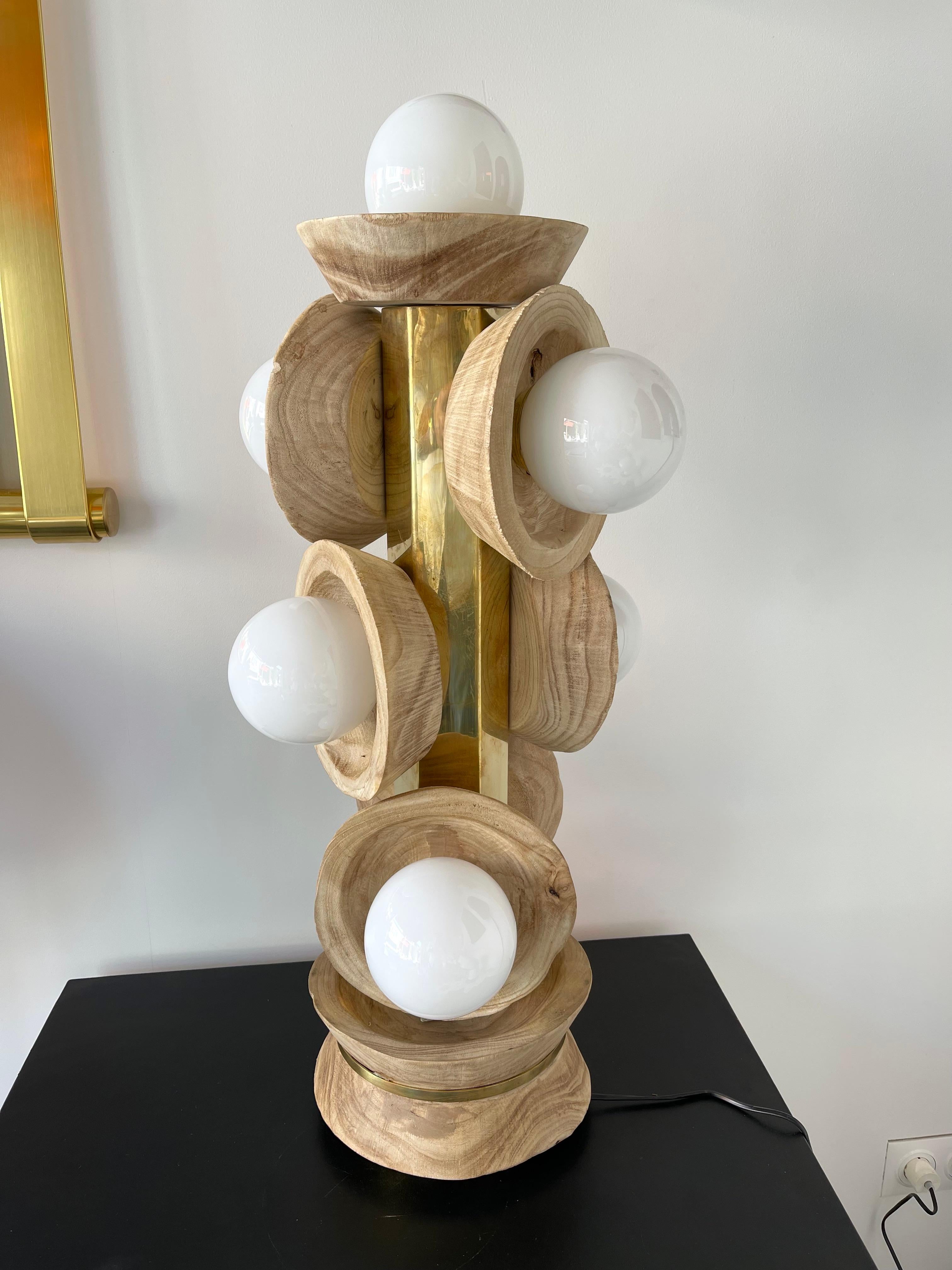 Zeitgenössisches Paar Lampen aus Messing-Opal-Muranoglas und Holz, Italien im Angebot 9
