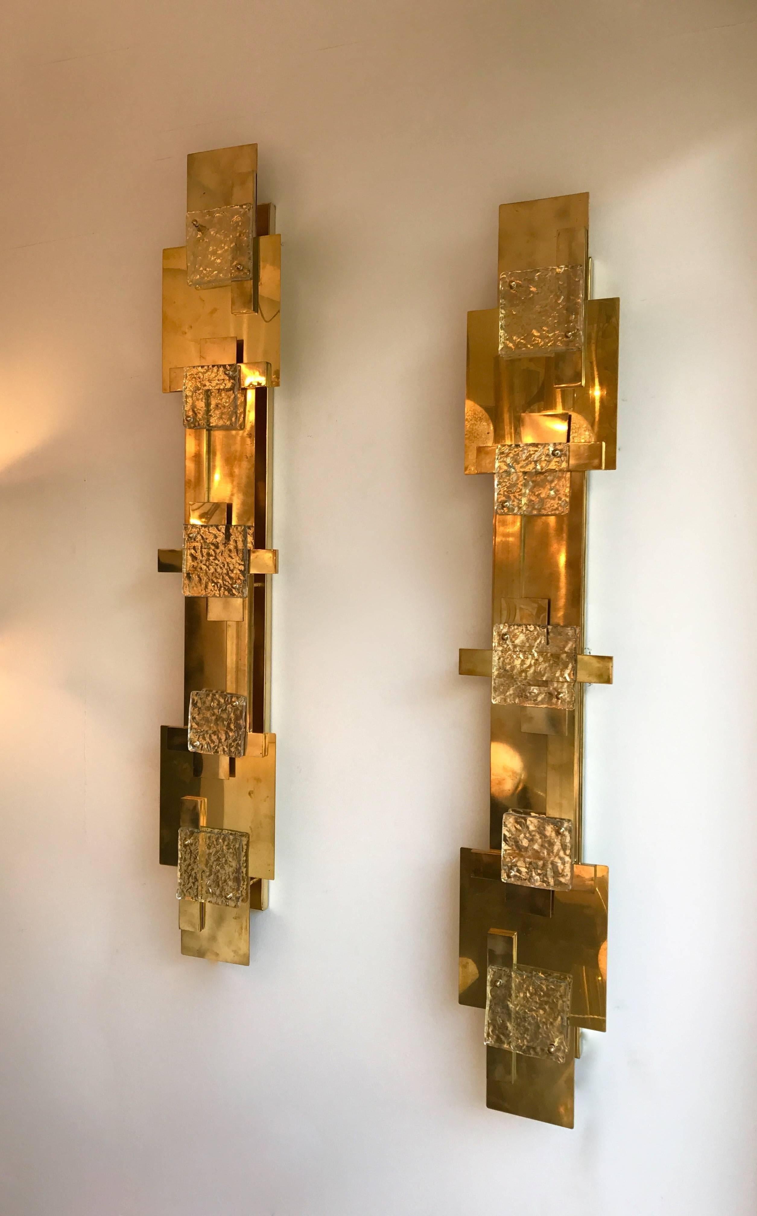 Contemporary Pair of Brass Sconces Geometrical Murano Glass, Italy For Sale 4