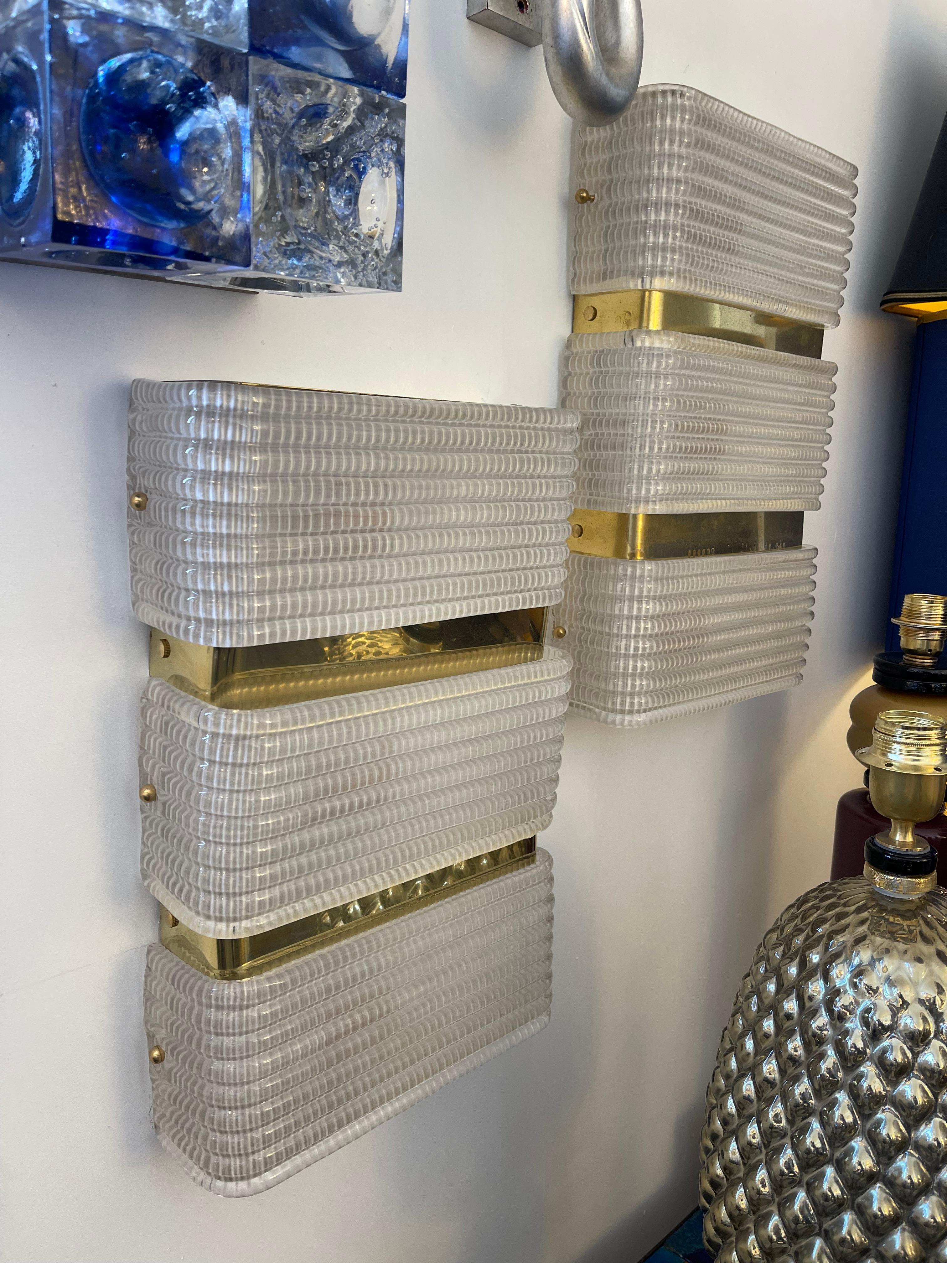 Paire d'appliques contemporaines en laiton et verre de Murano, Italie en vente 7