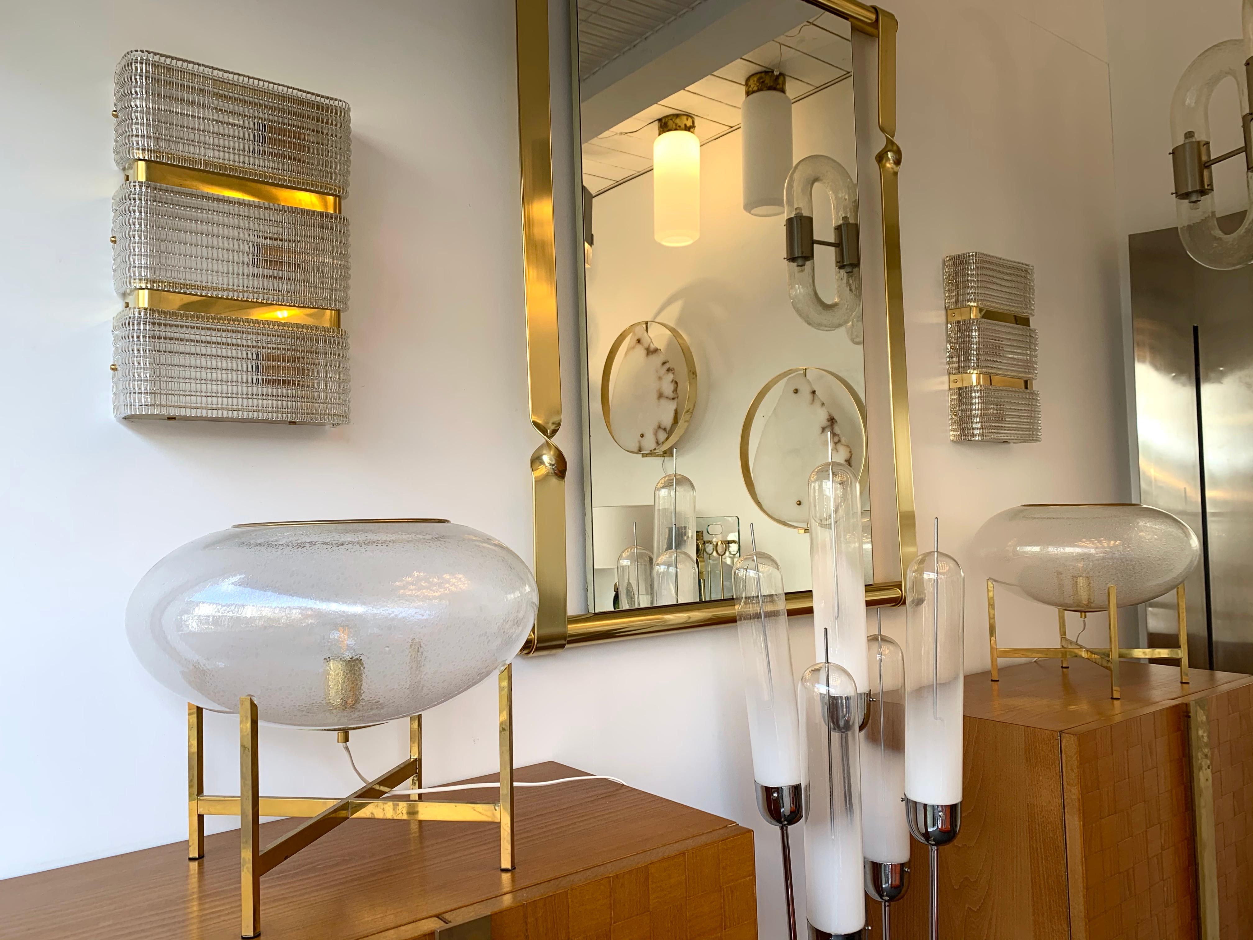 XXIe siècle et contemporain Paire d'appliques contemporaines en laiton et verre de Murano, Italie en vente