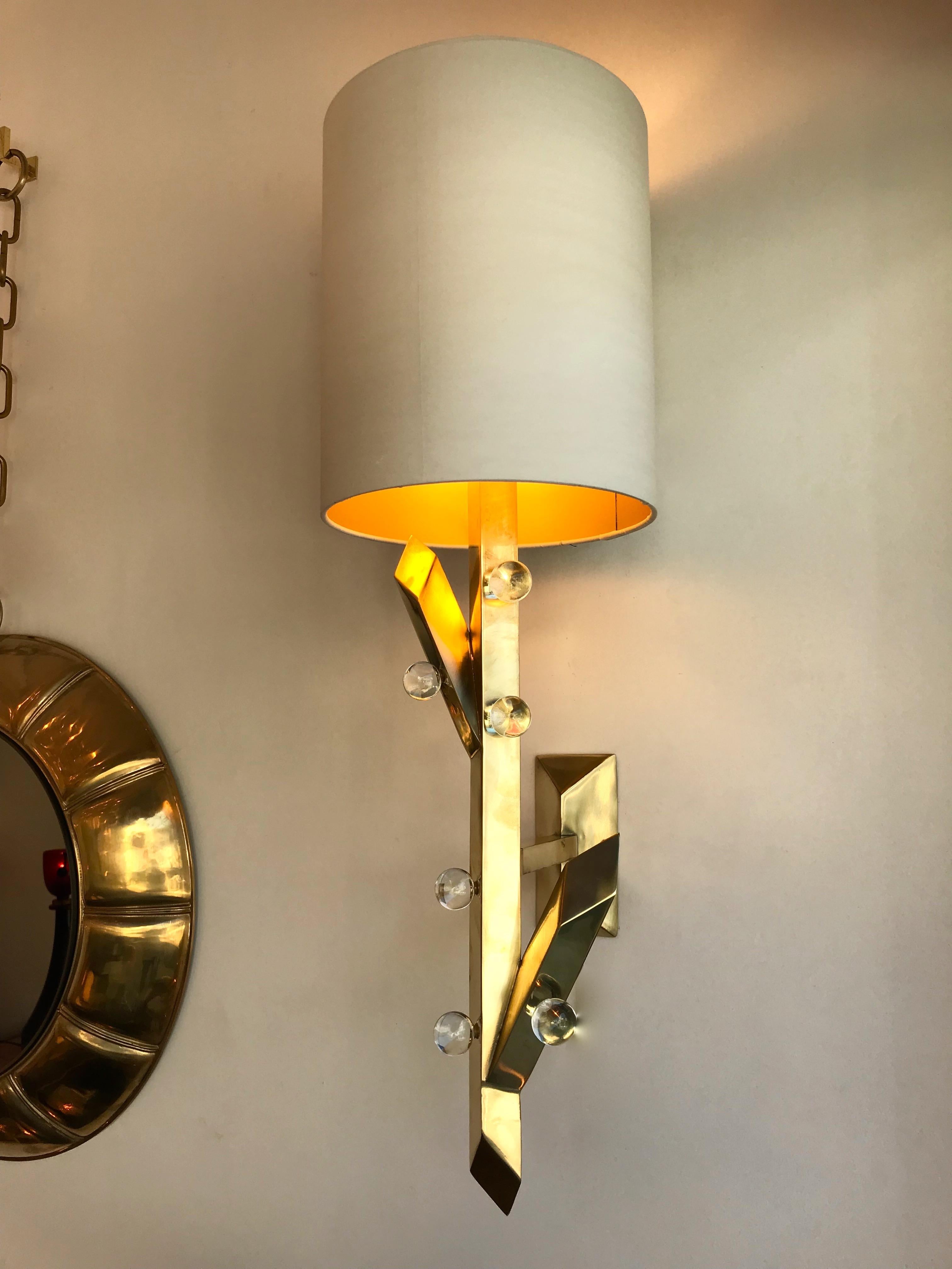 Very decorative contemporary pair of brass and clear Murano glass ball sconces. Plant style. Nice shade with gold interior. Small artisanal production from an Italian workshop.
