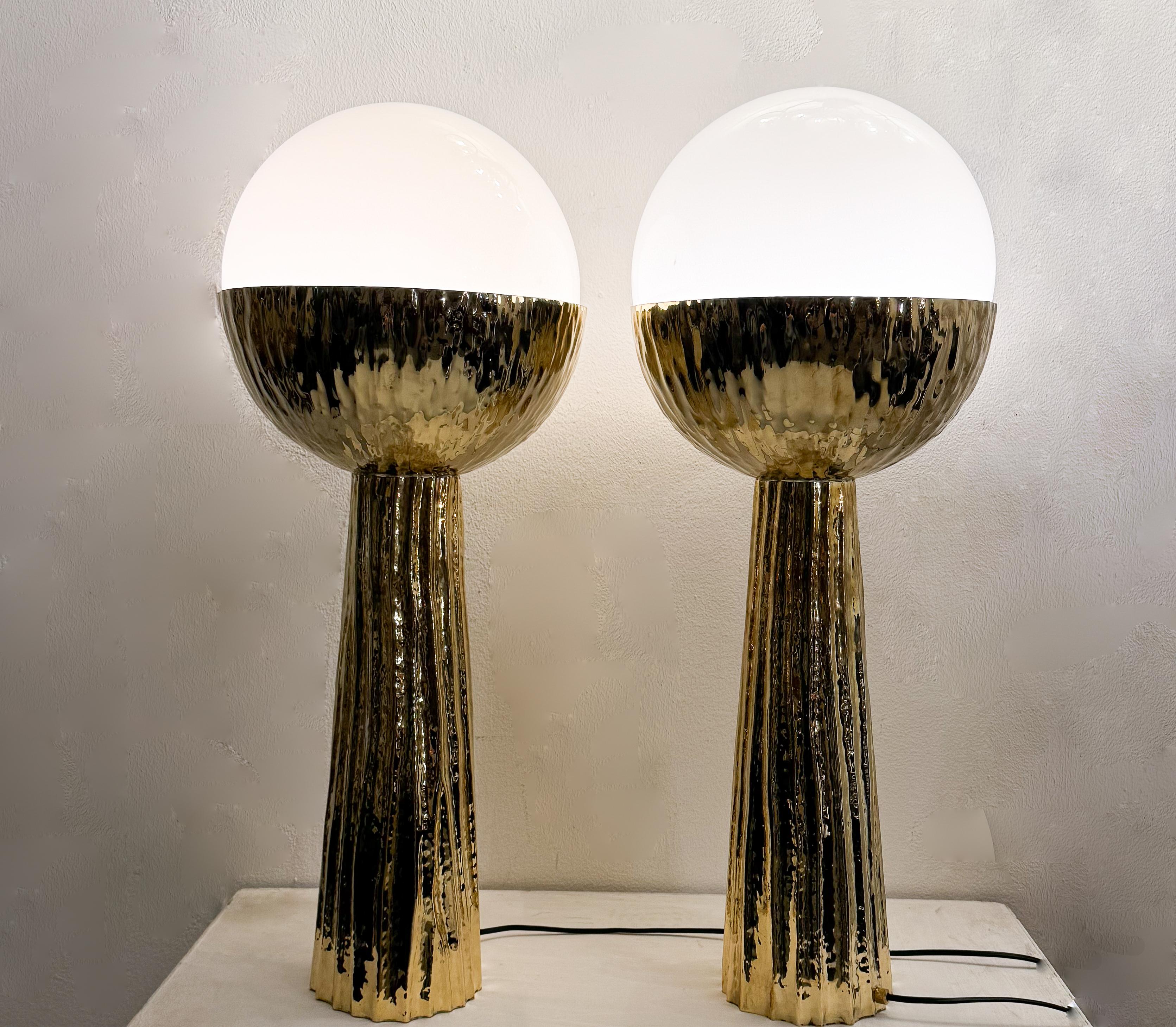 Moderne Paire de lampes de table contemporaines en laiton, Italie en vente