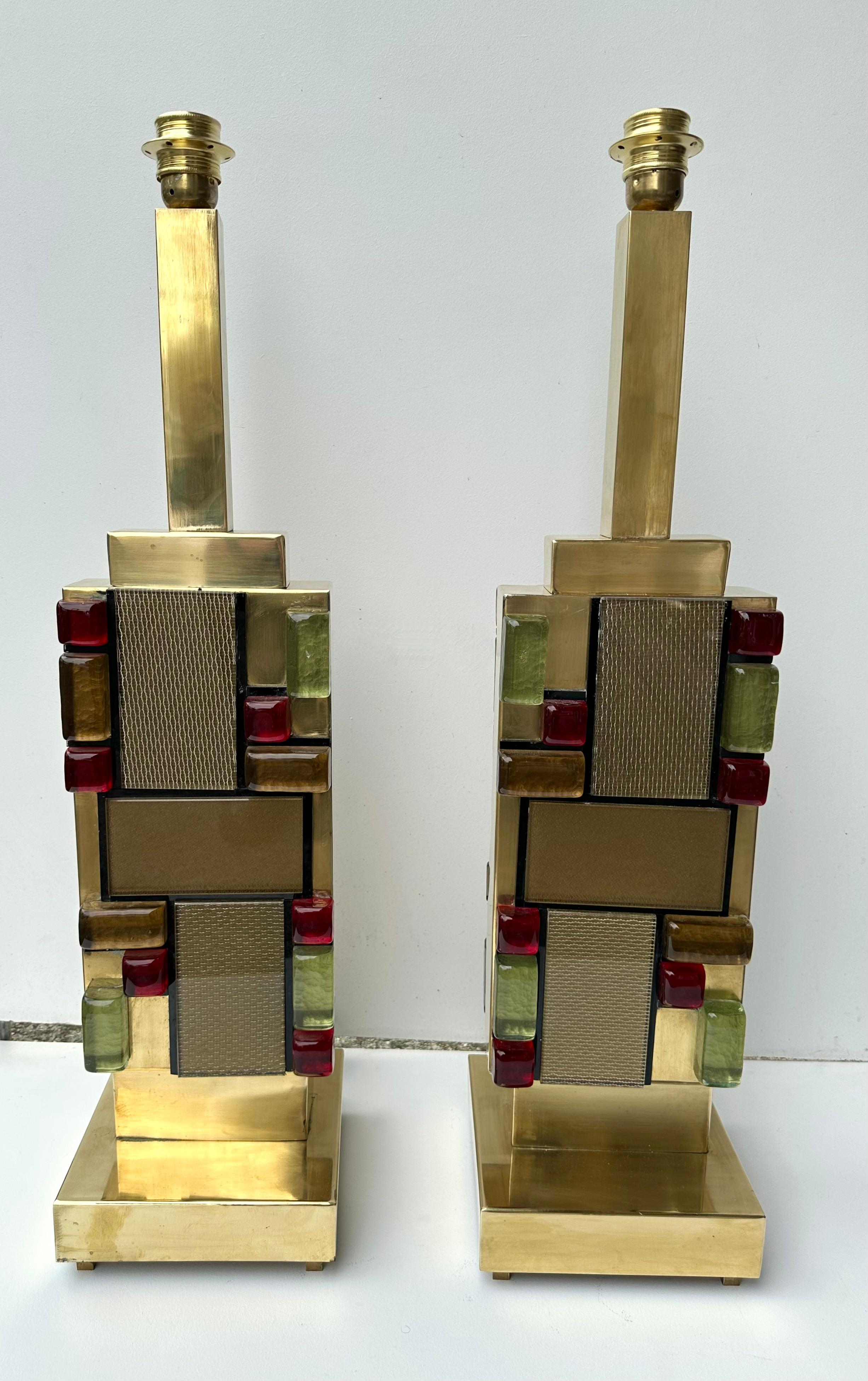 Contemporary Pair of Brass Textured and Cabochon Murano Glass Lamps, Italy For Sale 6