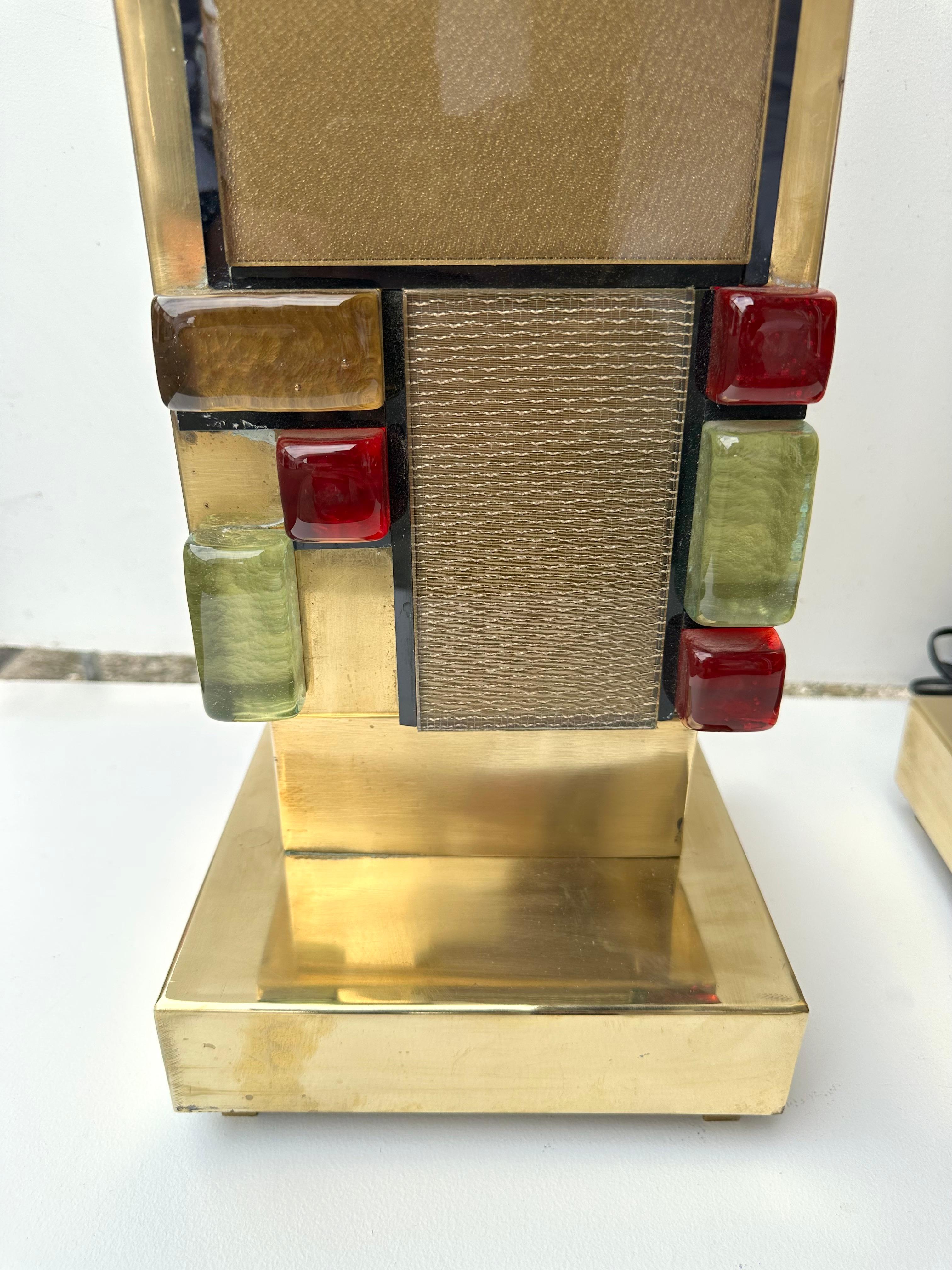 Contemporary Pair of Brass Textured and Cabochon Murano Glass Lamps, Italy For Sale 7