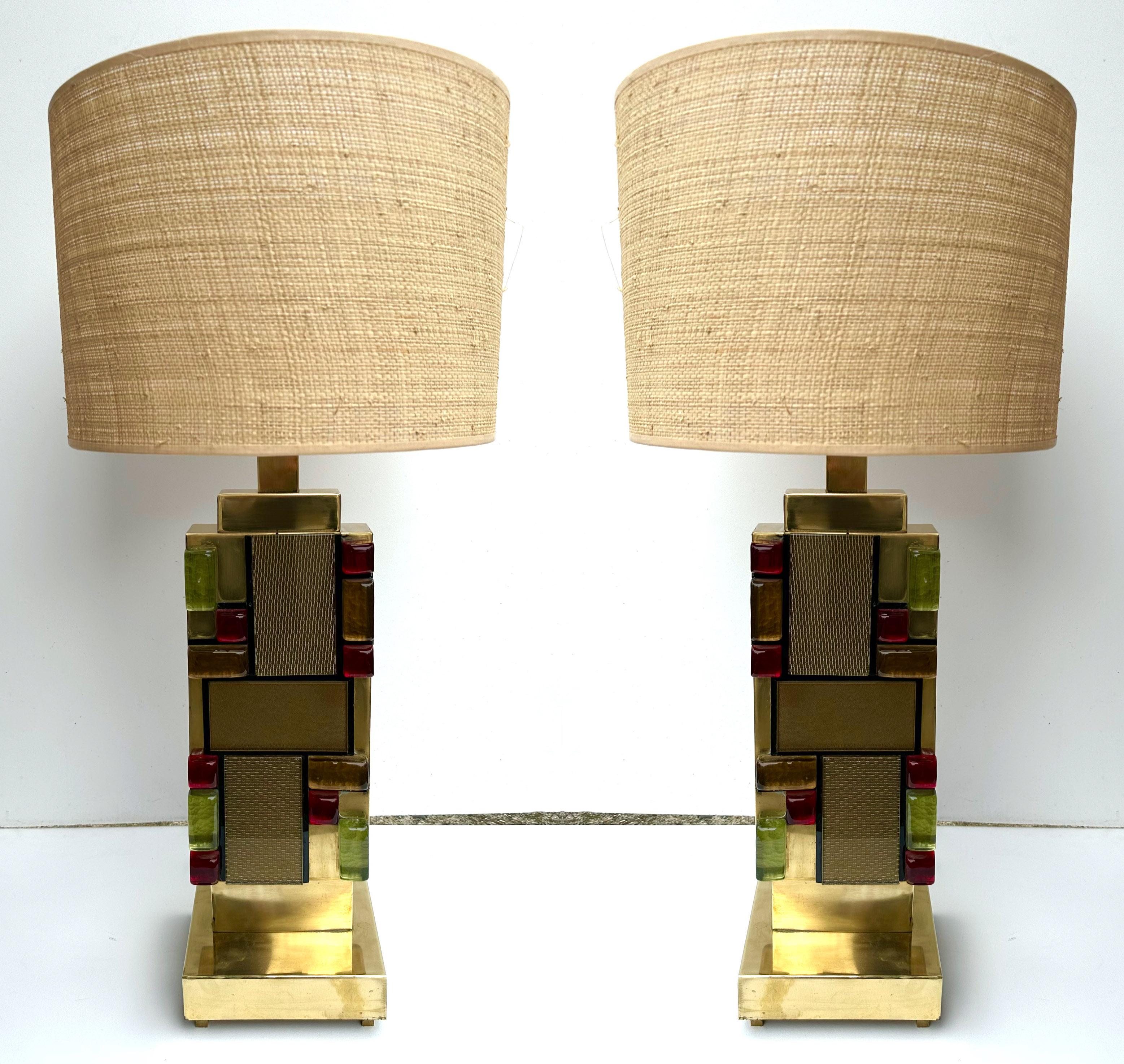 Contemporary Pair of Brass Textured and Cabochon Murano Glass Lamps, Italy For Sale 8