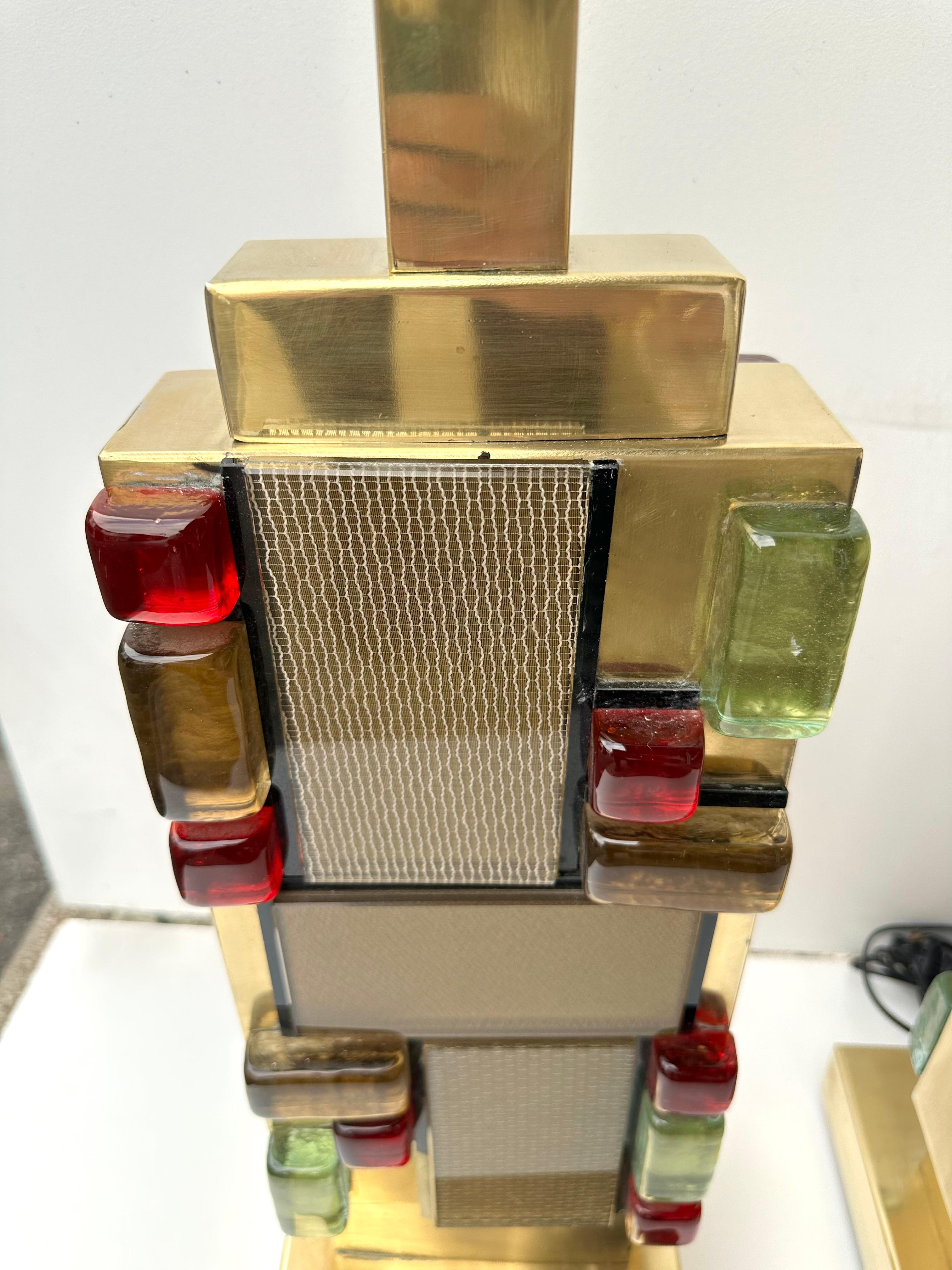 Mid-Century Modern Contemporary Pair of Brass Textured and Cabochon Murano Glass Lamps, Italy For Sale
