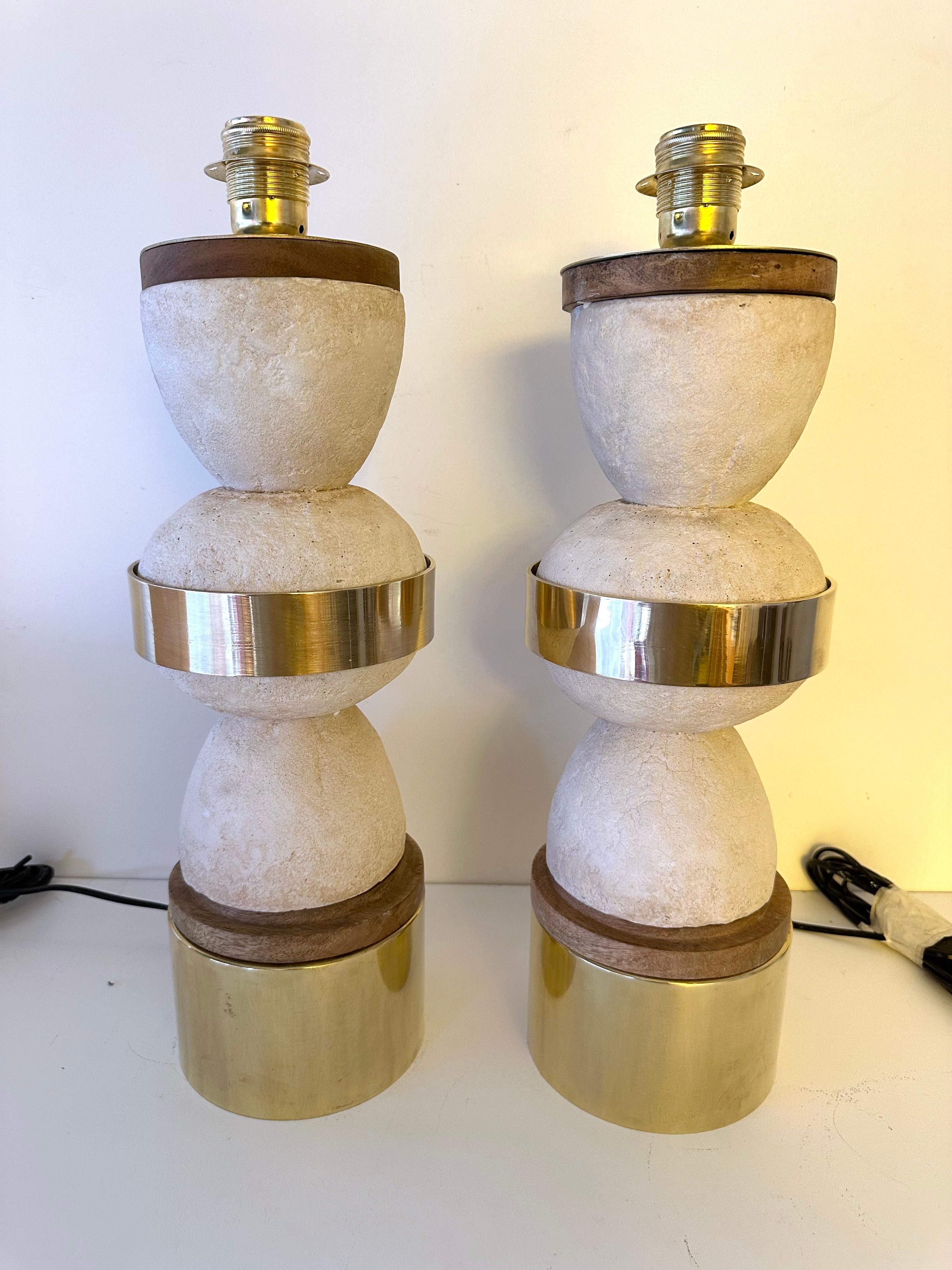 Mid-Century Modern Contemporary Pair of Brass, Wood and Concrete Cast Stone Lamps, Italy