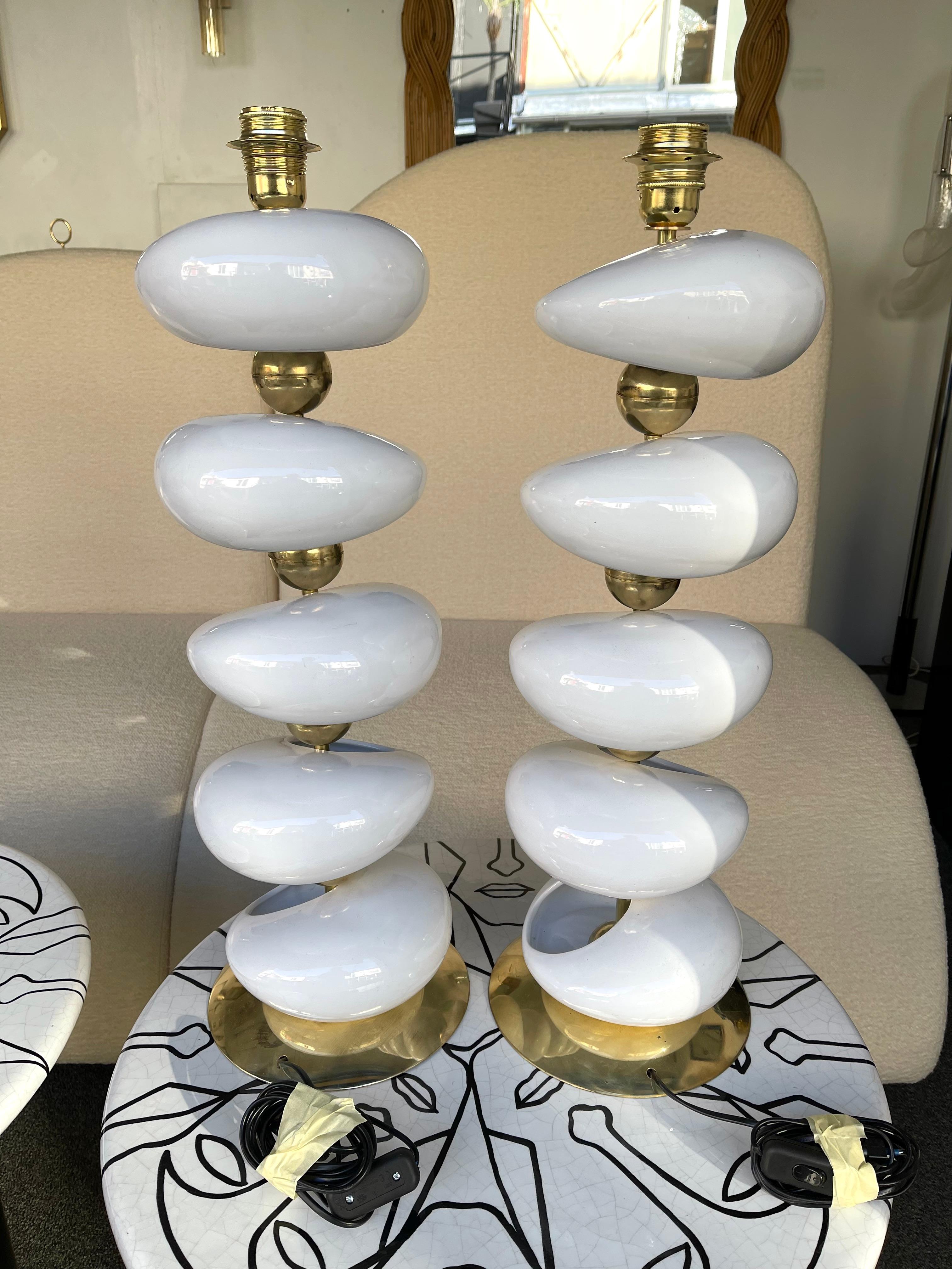 Contemporary Pair of Ceramic and Brass Sculpture TOTEM Lamps, Italy For Sale 6