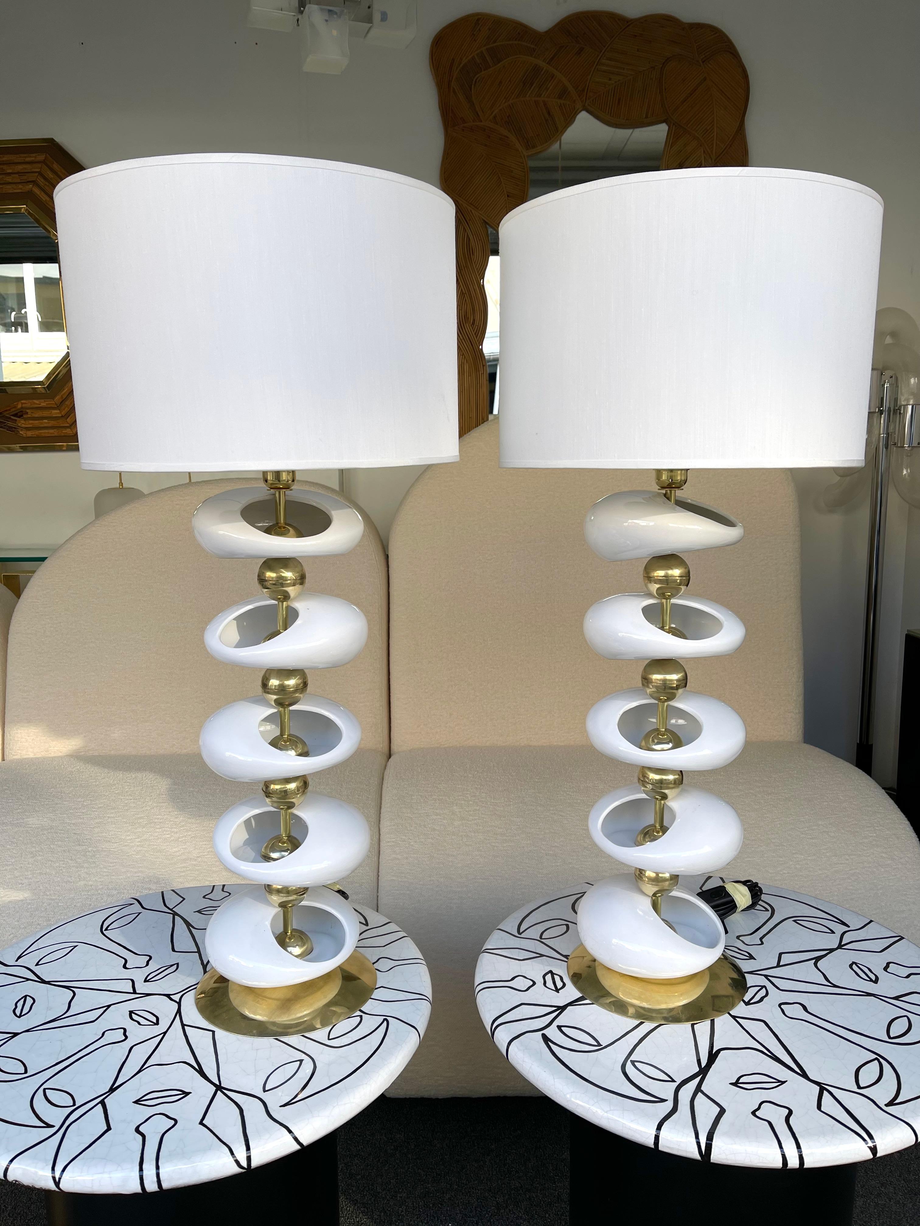 Contemporary Pair of Ceramic and Brass Sculpture TOTEM Lamps, Italy For Sale 2