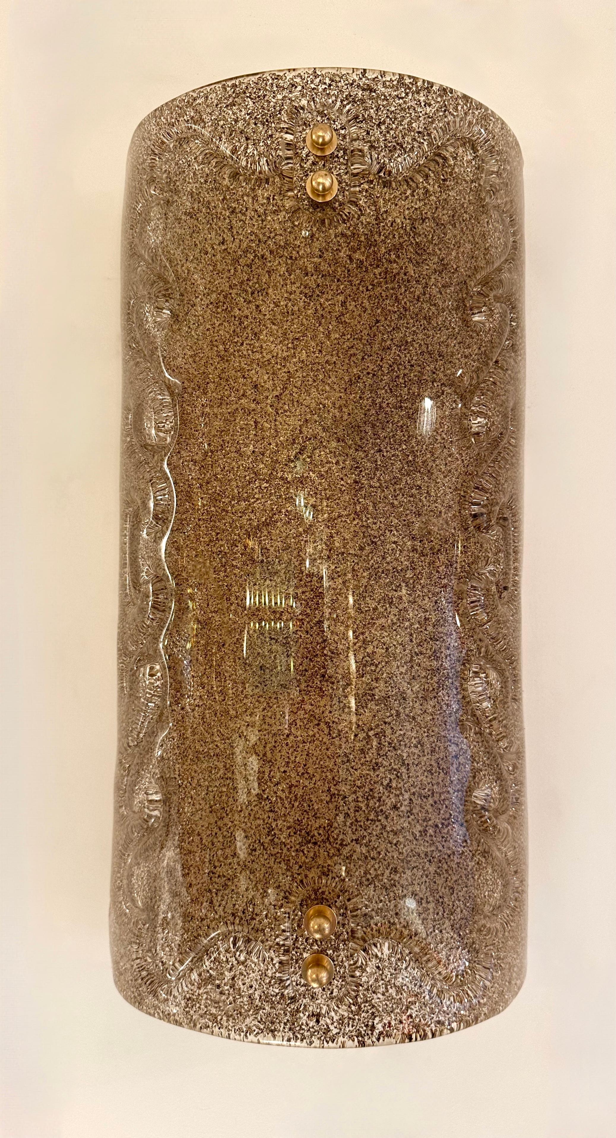 Contemporary Mid-Century Modern Space Age style cola granita textured Murano glass and brass wall lamps lights lighting sconces. Minor imperfections due to artisanal handmade work. Famous manufacture designer like Barovier Toso Fabbian, Venini,