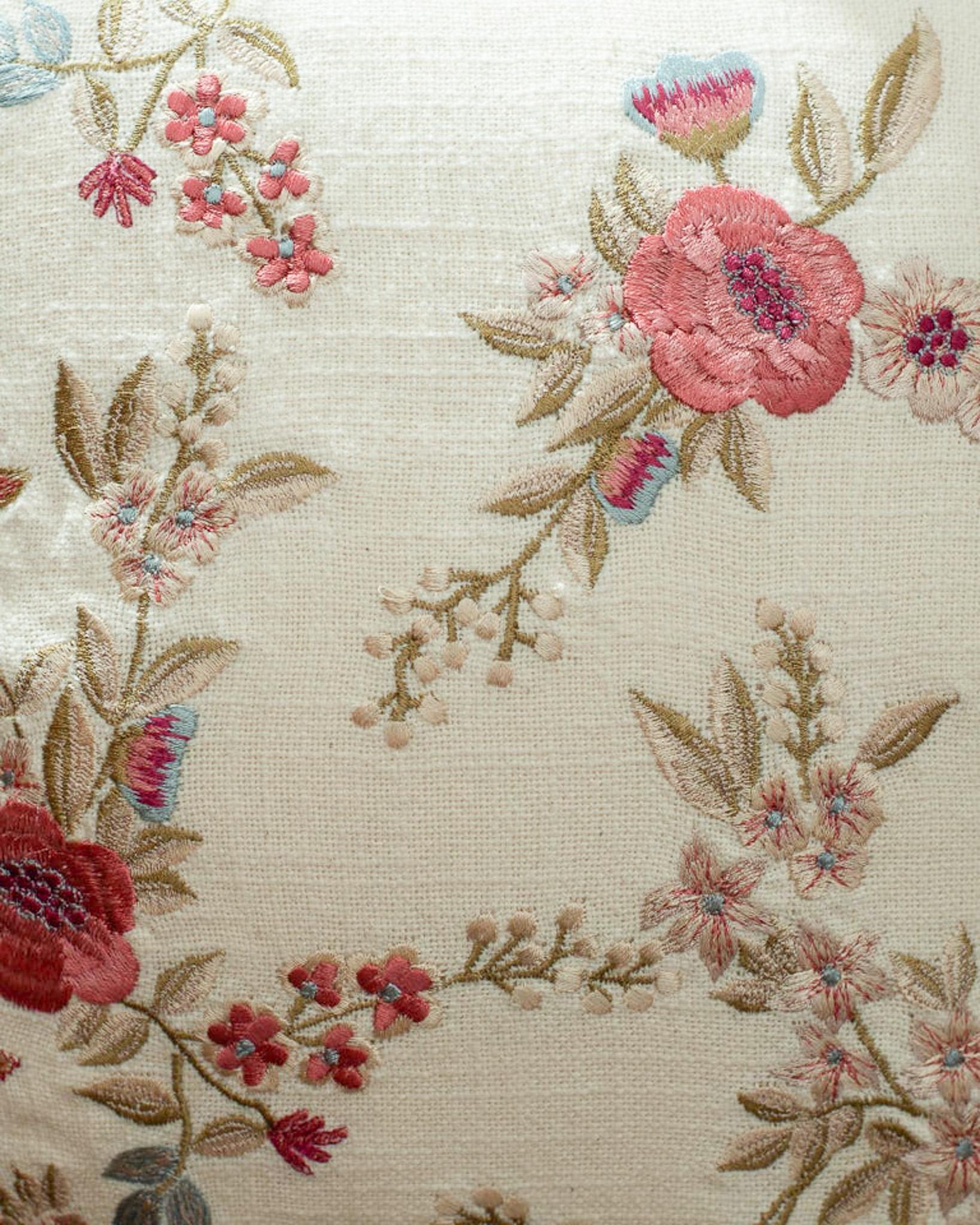 Contemporary Pair of Cotton Pillows with Ornate Floral Embroidery In New Condition For Sale In Toronto, ON