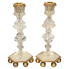 Pareja contemporánea de candelabros de cuarzo de cristal de roca transparente finamente tallados