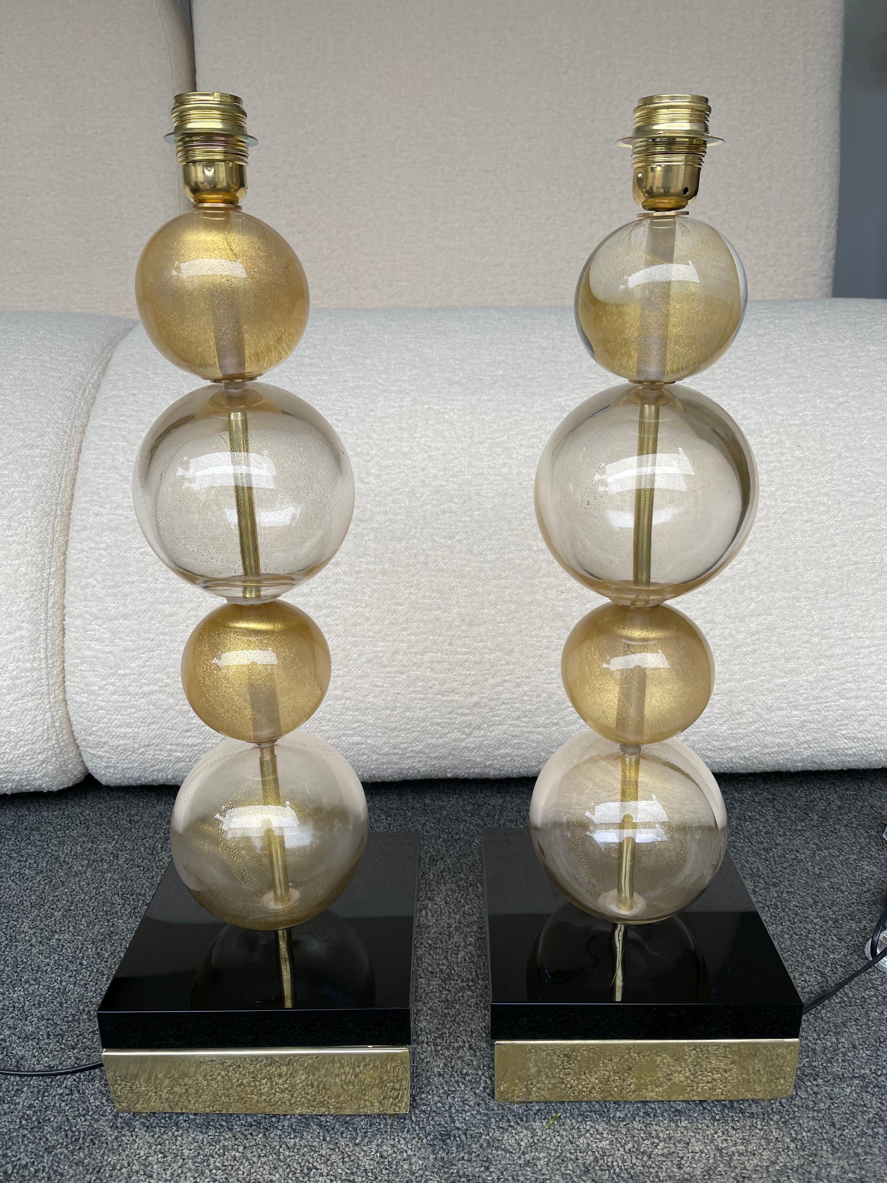 Zeitgenössisches Paar goldener Blasenlampen aus Muranoglas und Messing, Italien im Angebot 6