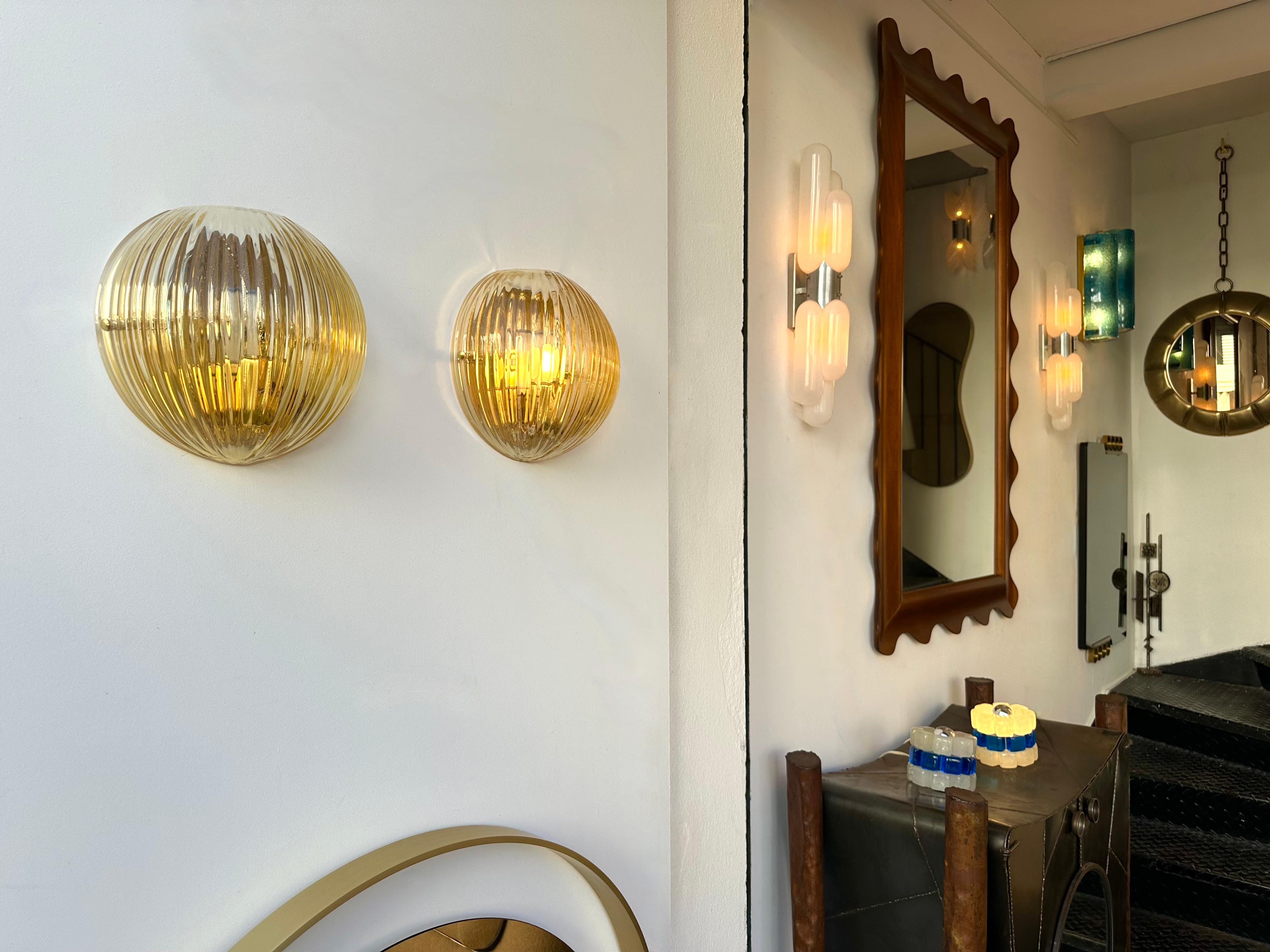 Contemporary Pair of Gold Leaf Murano Glass Half Ball Sconces, Italy, 2000s In Good Condition For Sale In SAINT-OUEN, FR