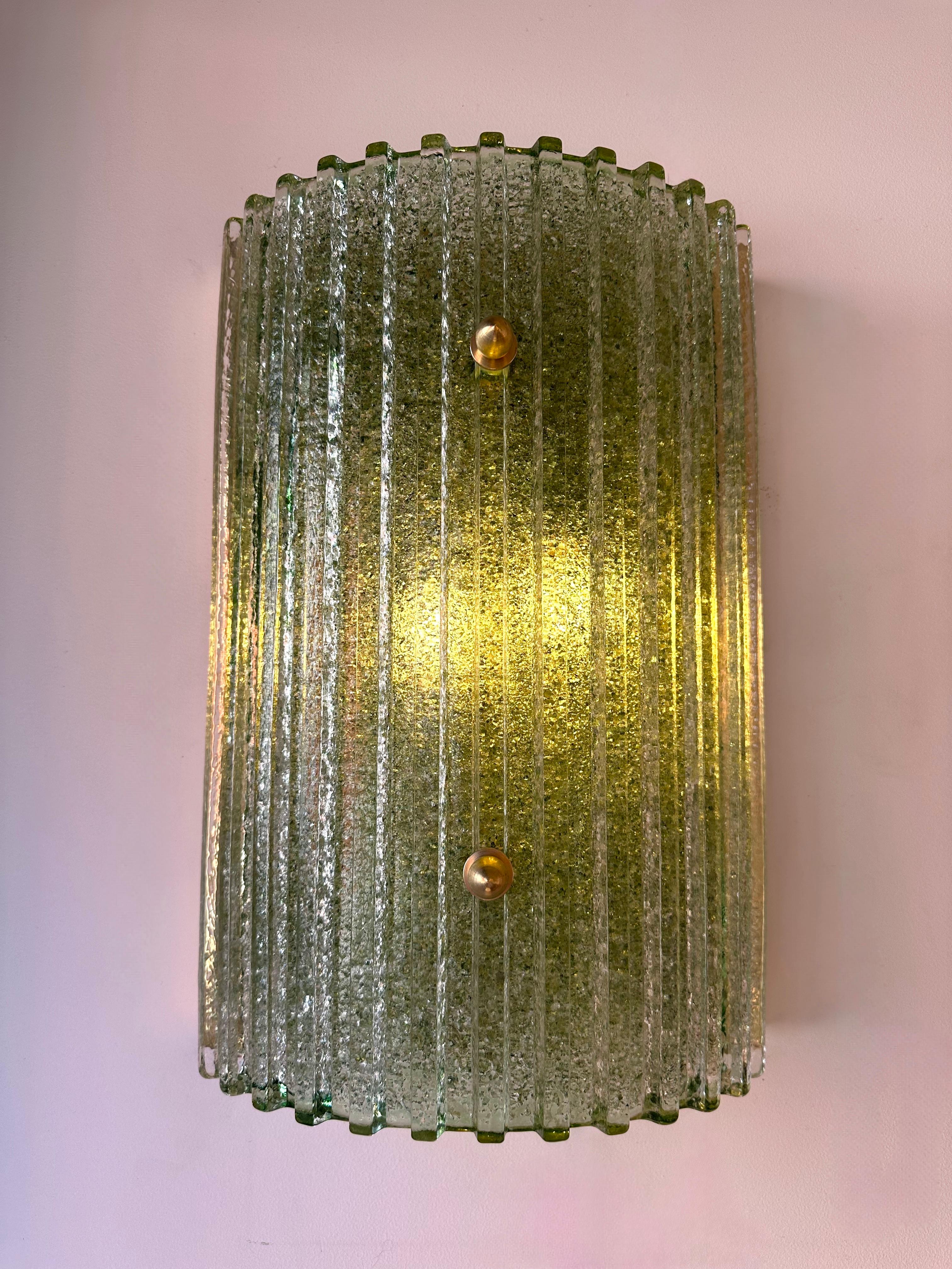 Coppia contemporanea di lampade in vetro di Murano Greene & Greene e ottone, Italia in vendita 5