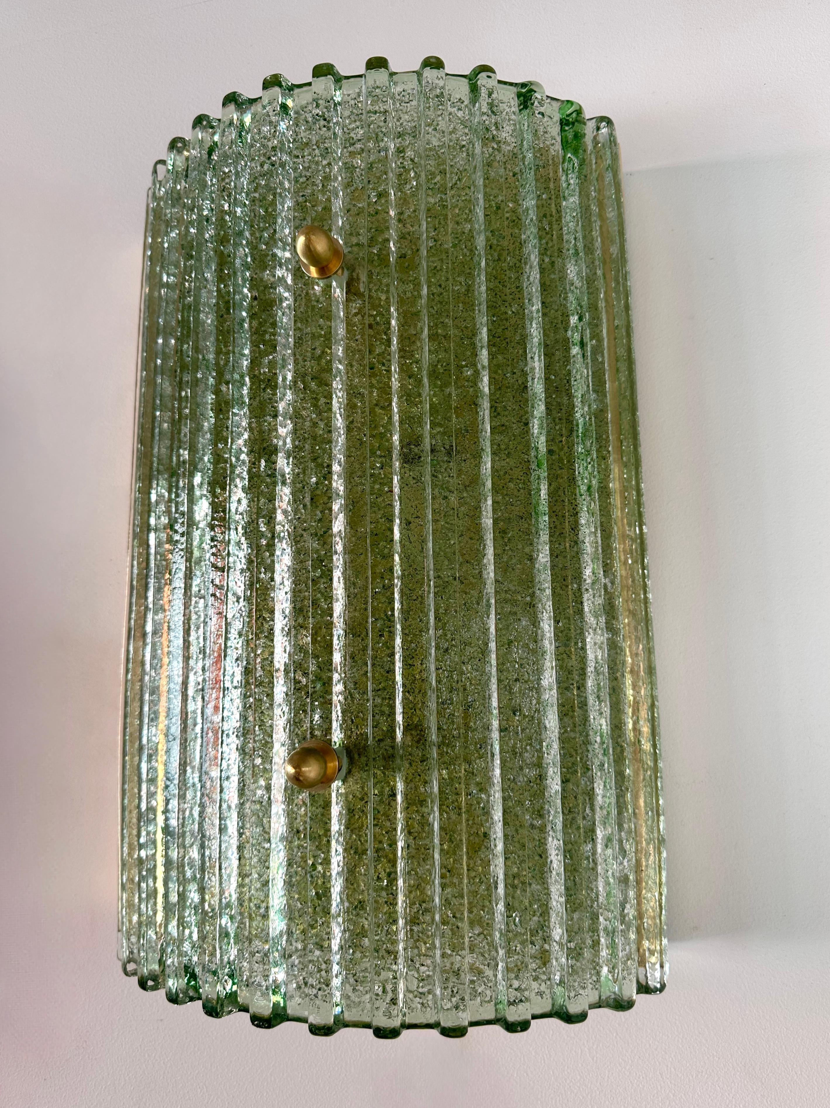 Ottone Coppia contemporanea di lampade in vetro di Murano Greene & Greene e ottone, Italia in vendita